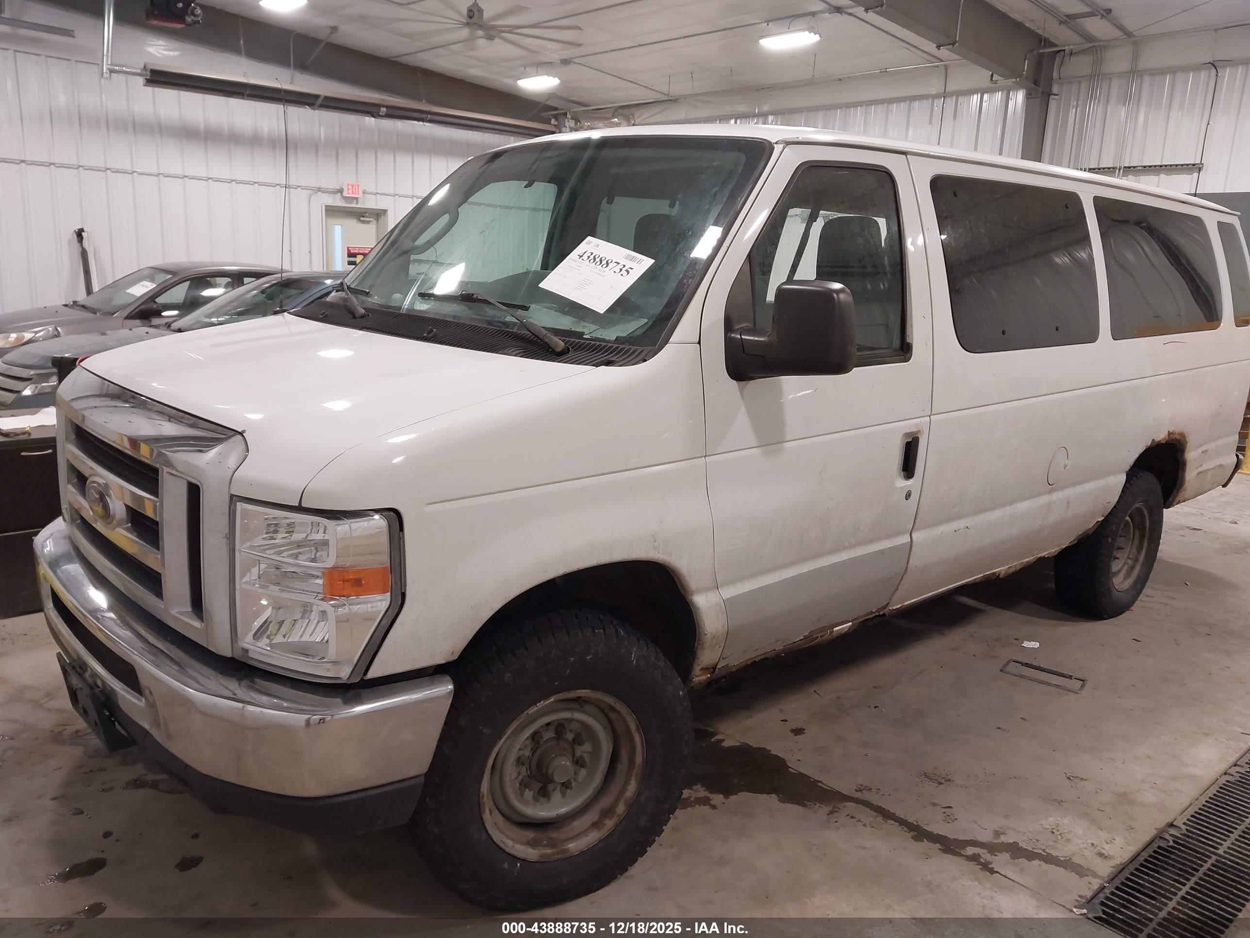 FORD E-350 image 2