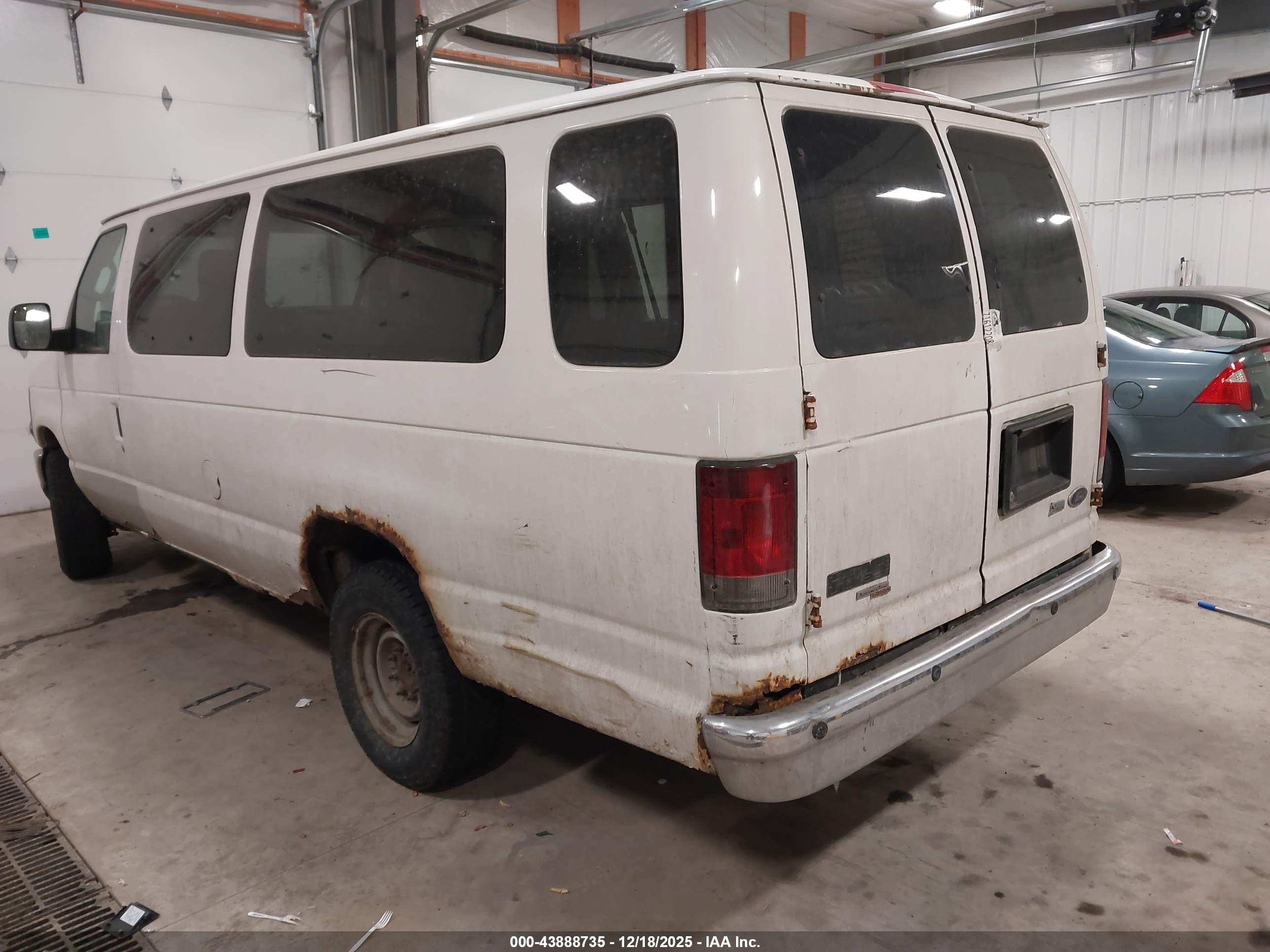 FORD E-350 image 3