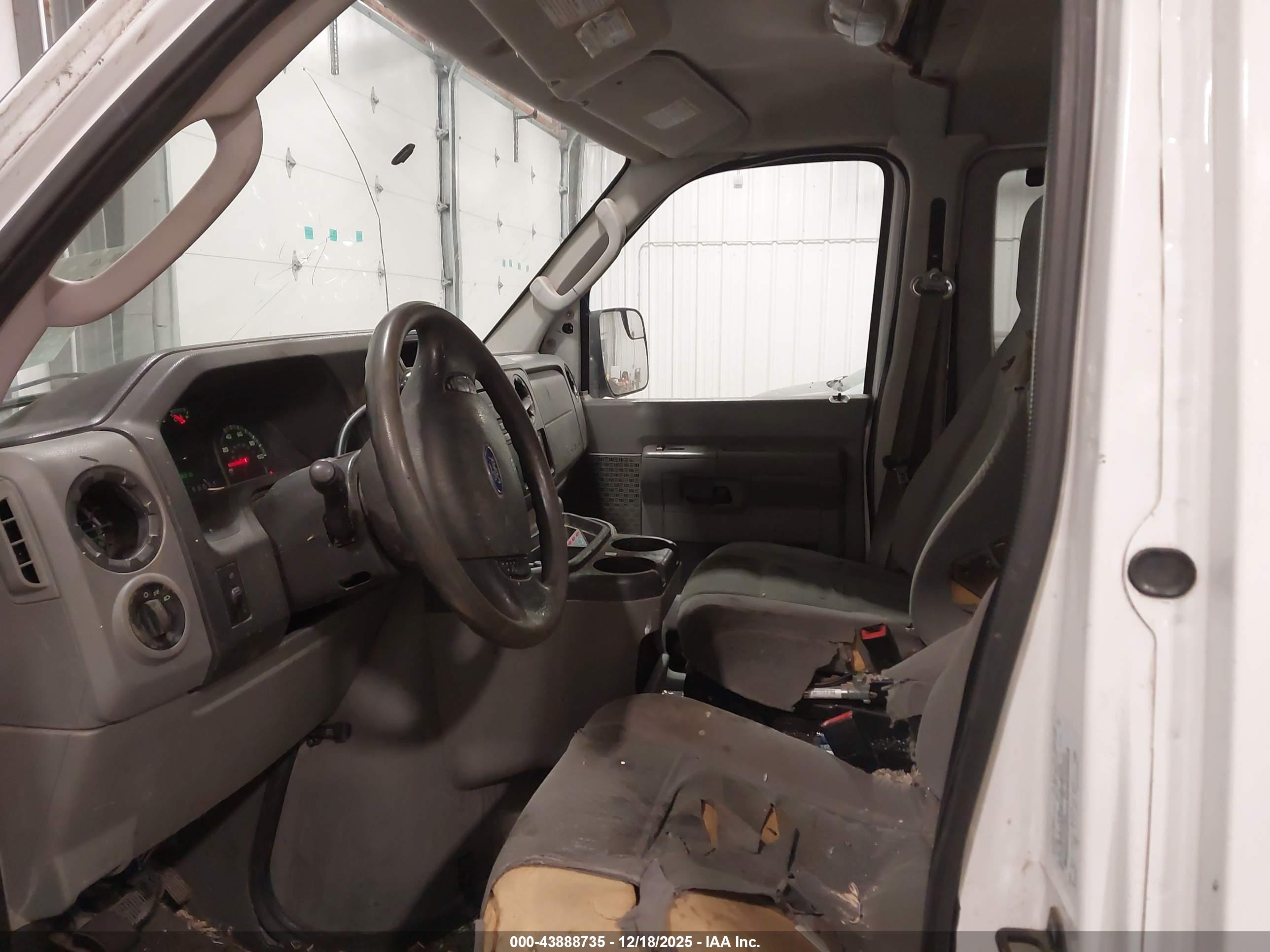 FORD E-350 image 5
