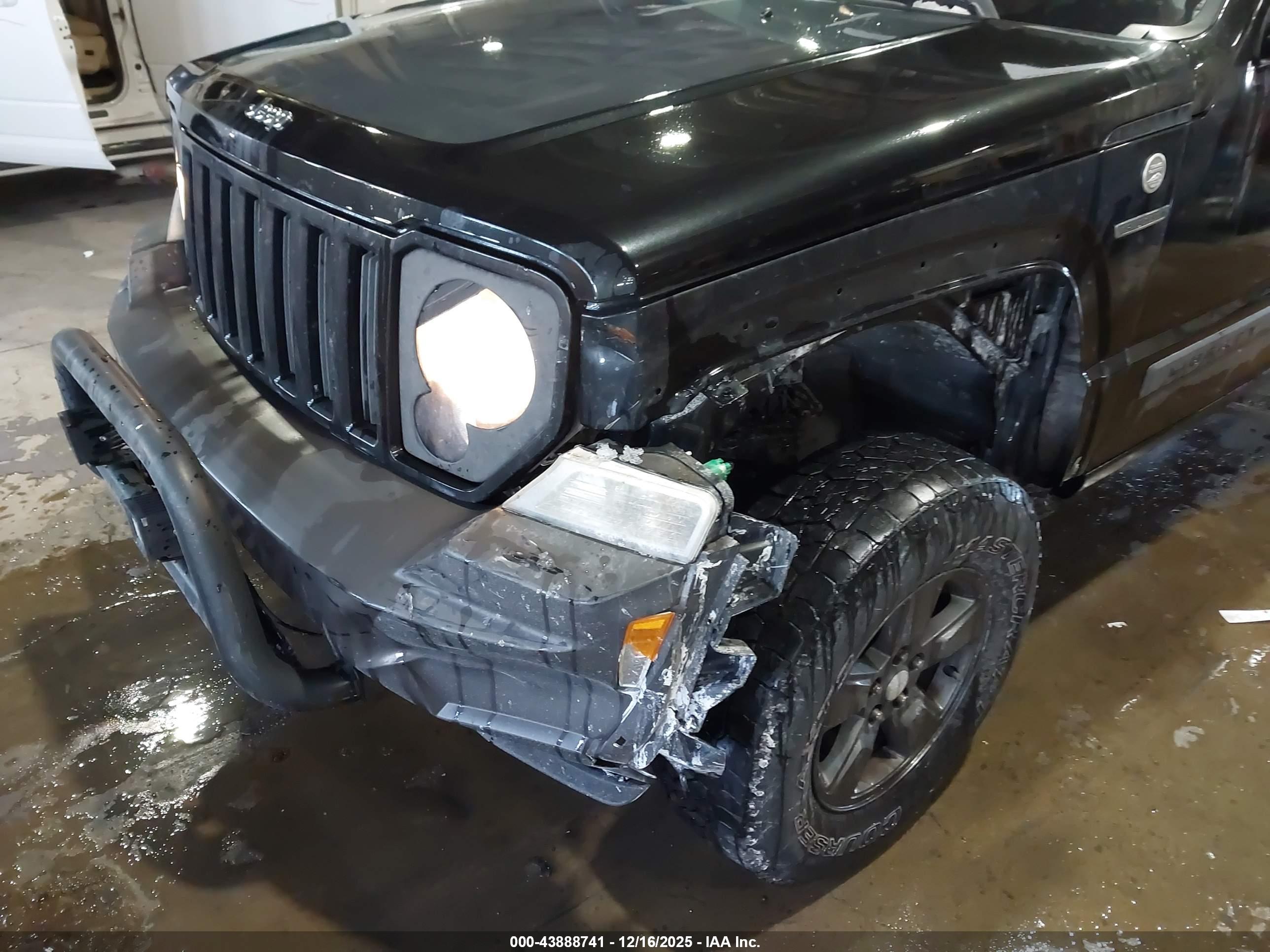 JEEP LIBERTY image 6