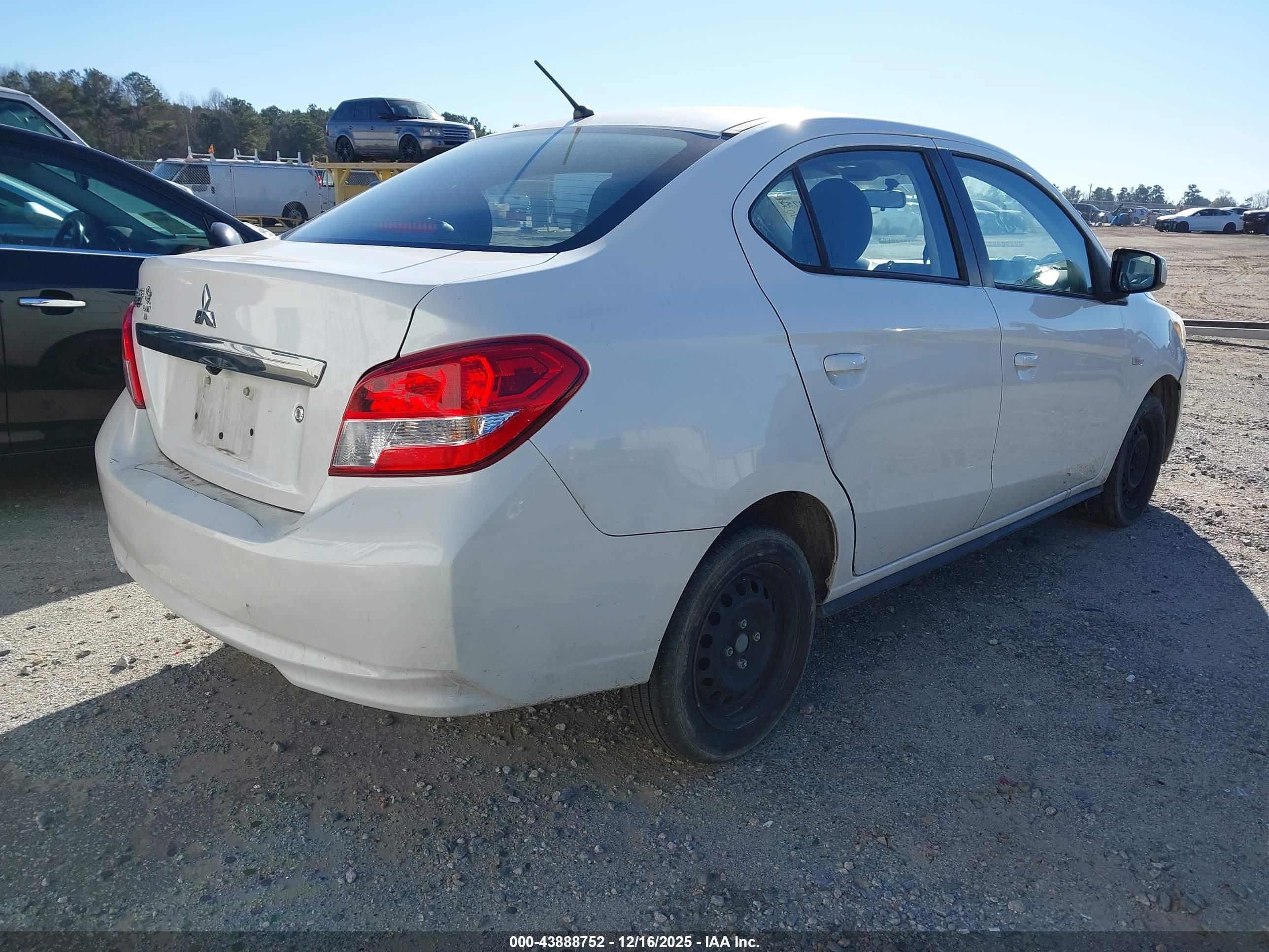 MITSUBISHI MIRAGE image 4