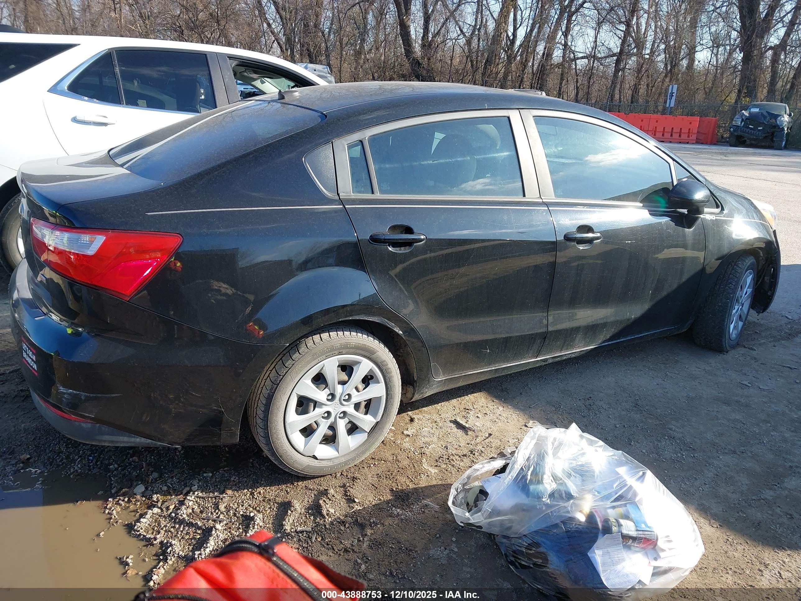 KIA RIO image 4