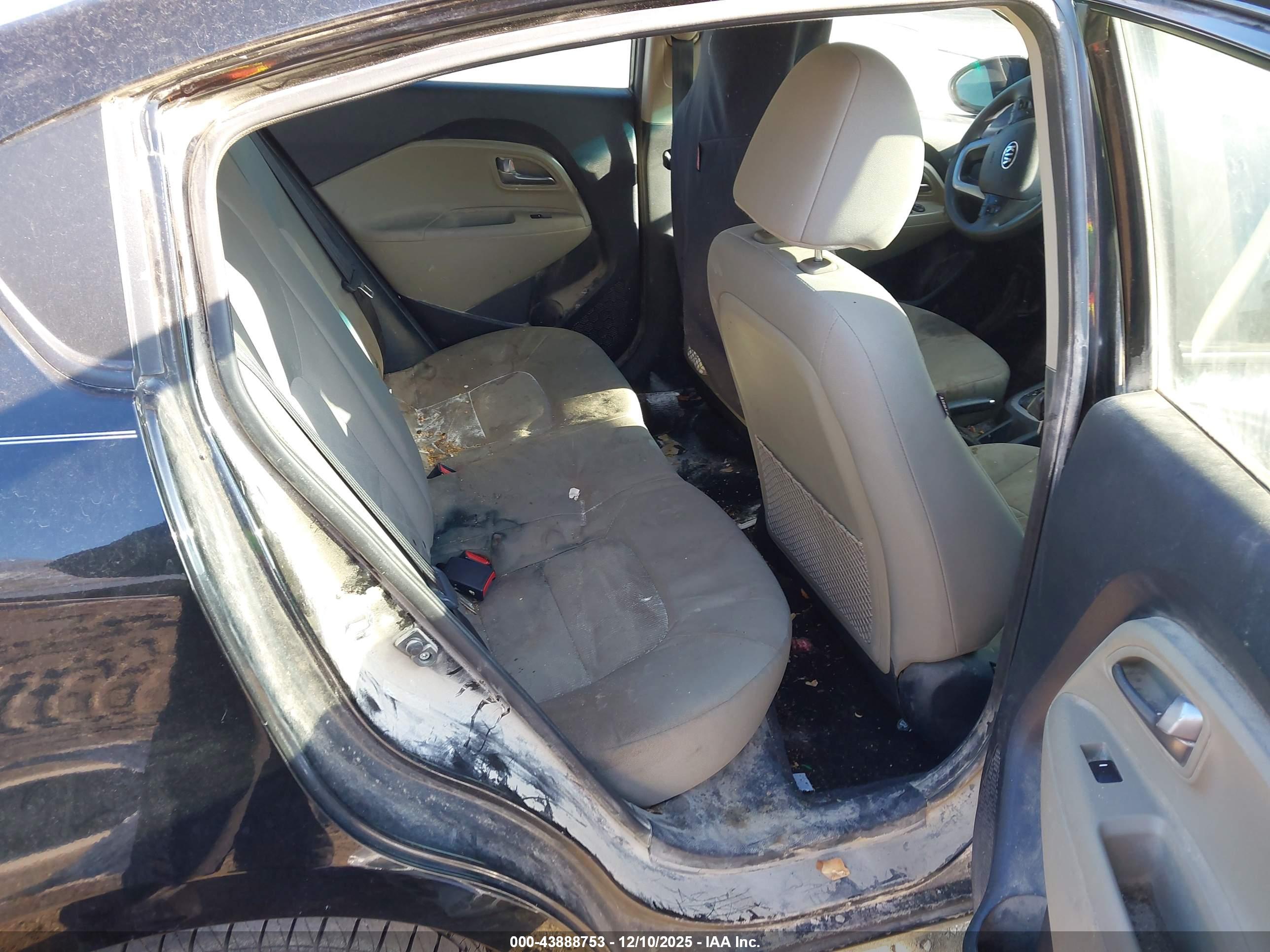 KIA RIO image 8