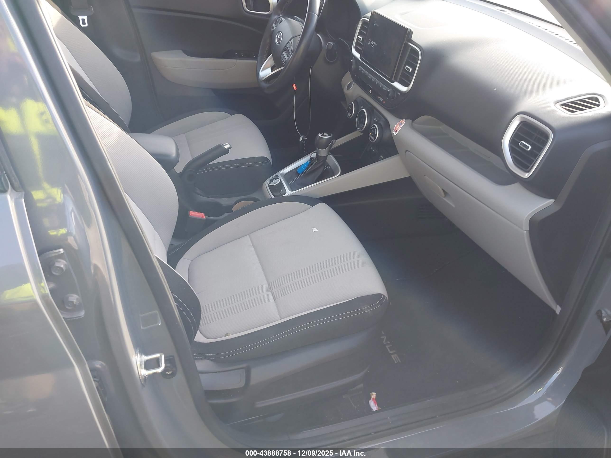 HYUNDAI VENUE image 5