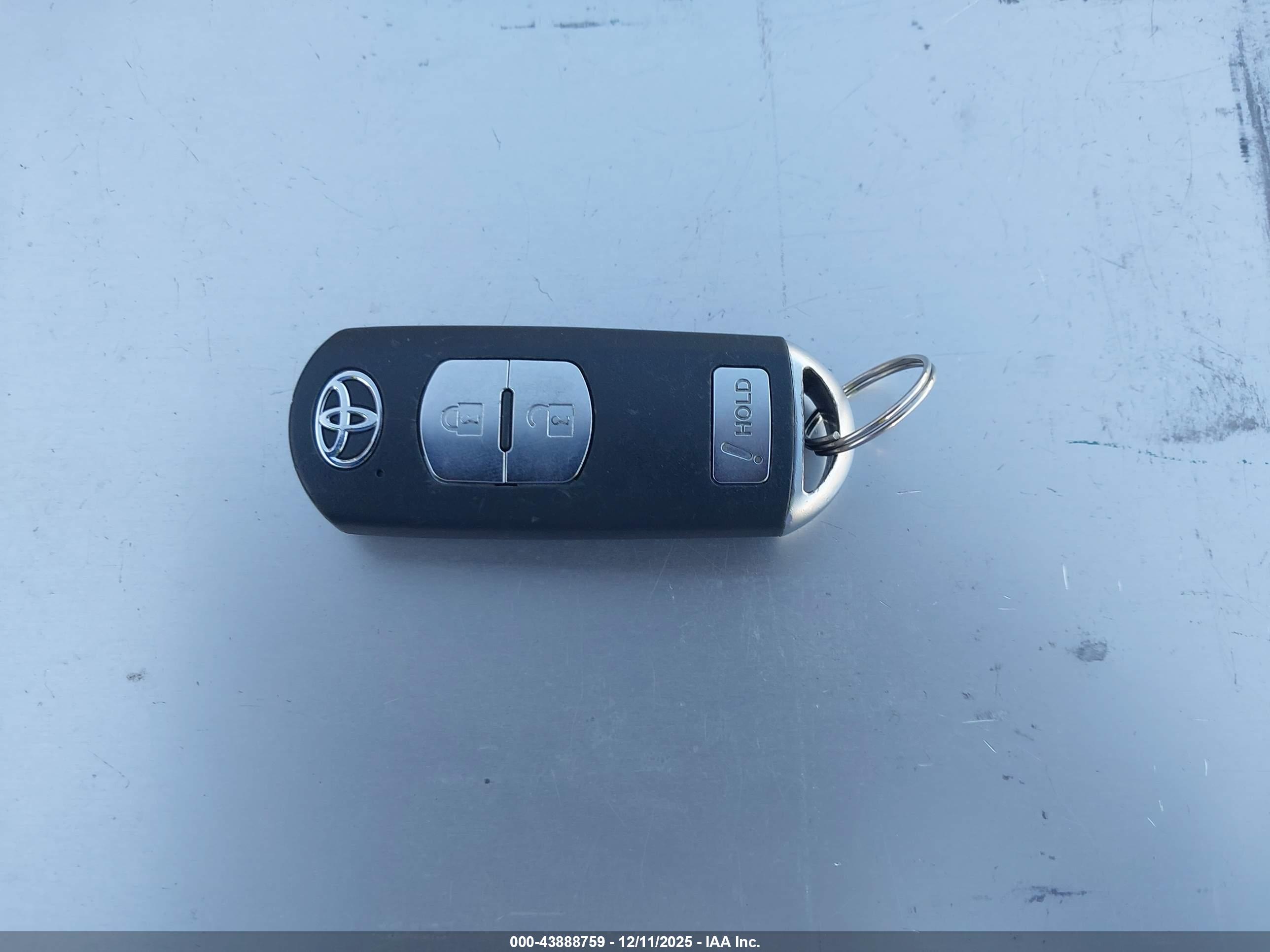 TOYOTA YARIS image 11