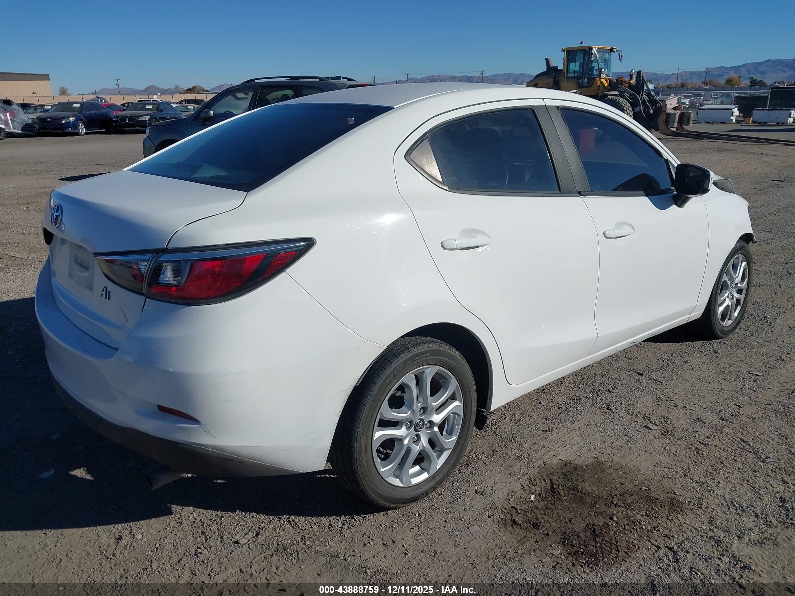 TOYOTA YARIS image 4