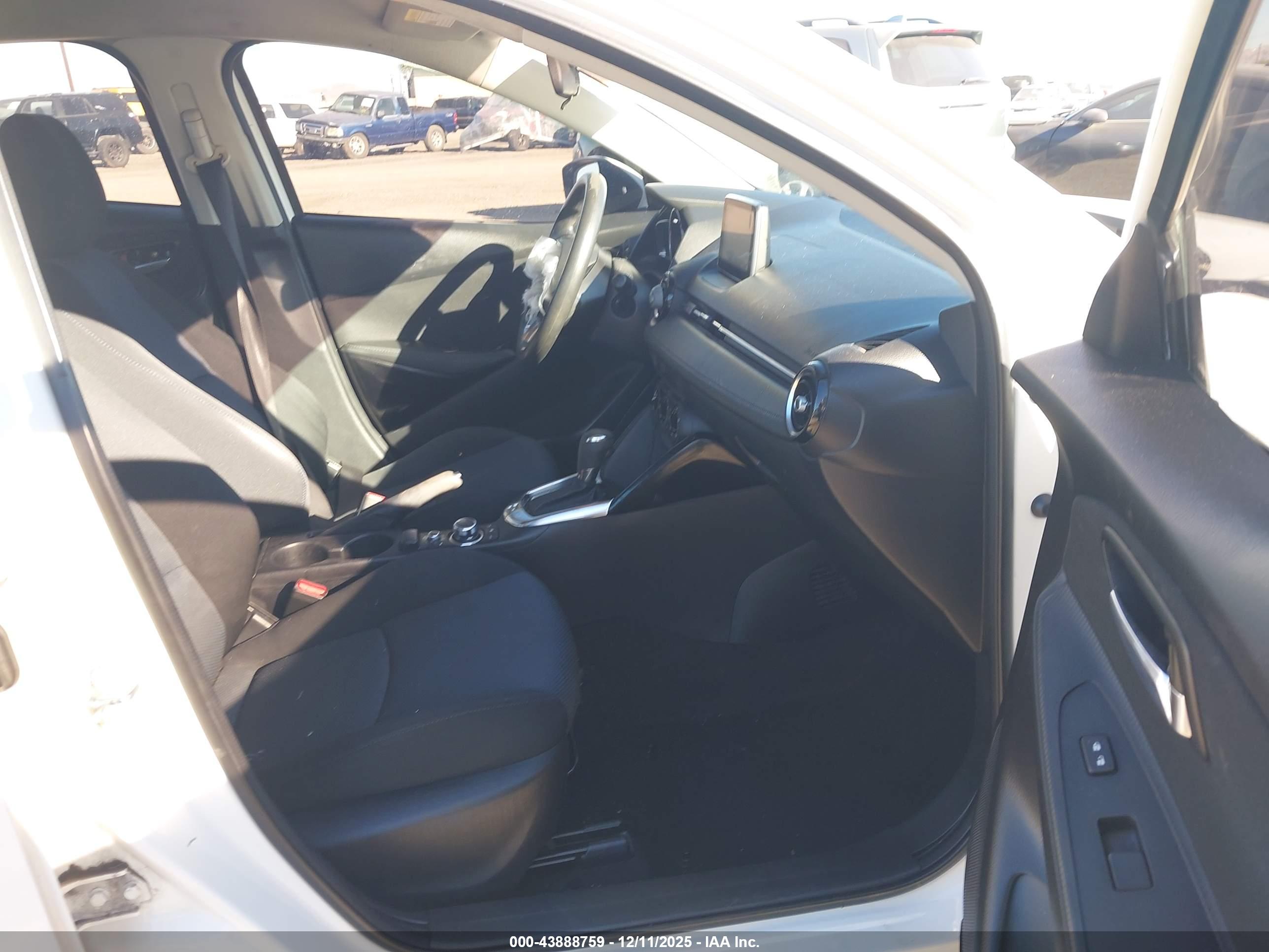 TOYOTA YARIS image 5