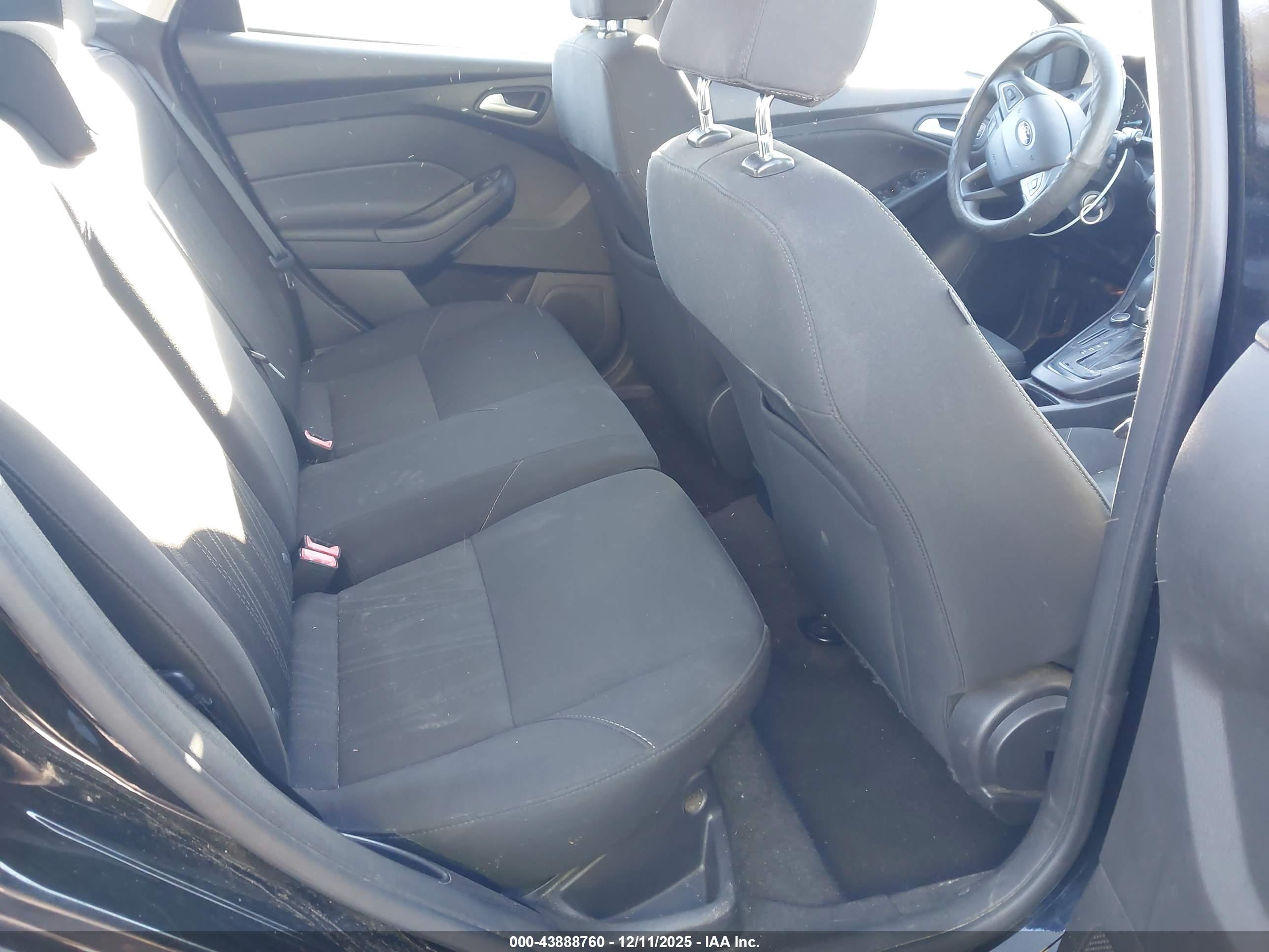 FORD FOCUS image 8