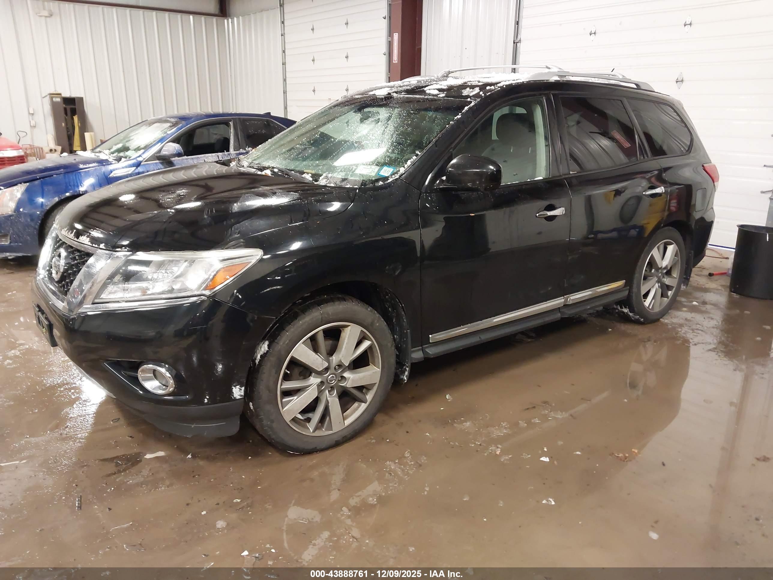 NISSAN PATHFINDER image 2