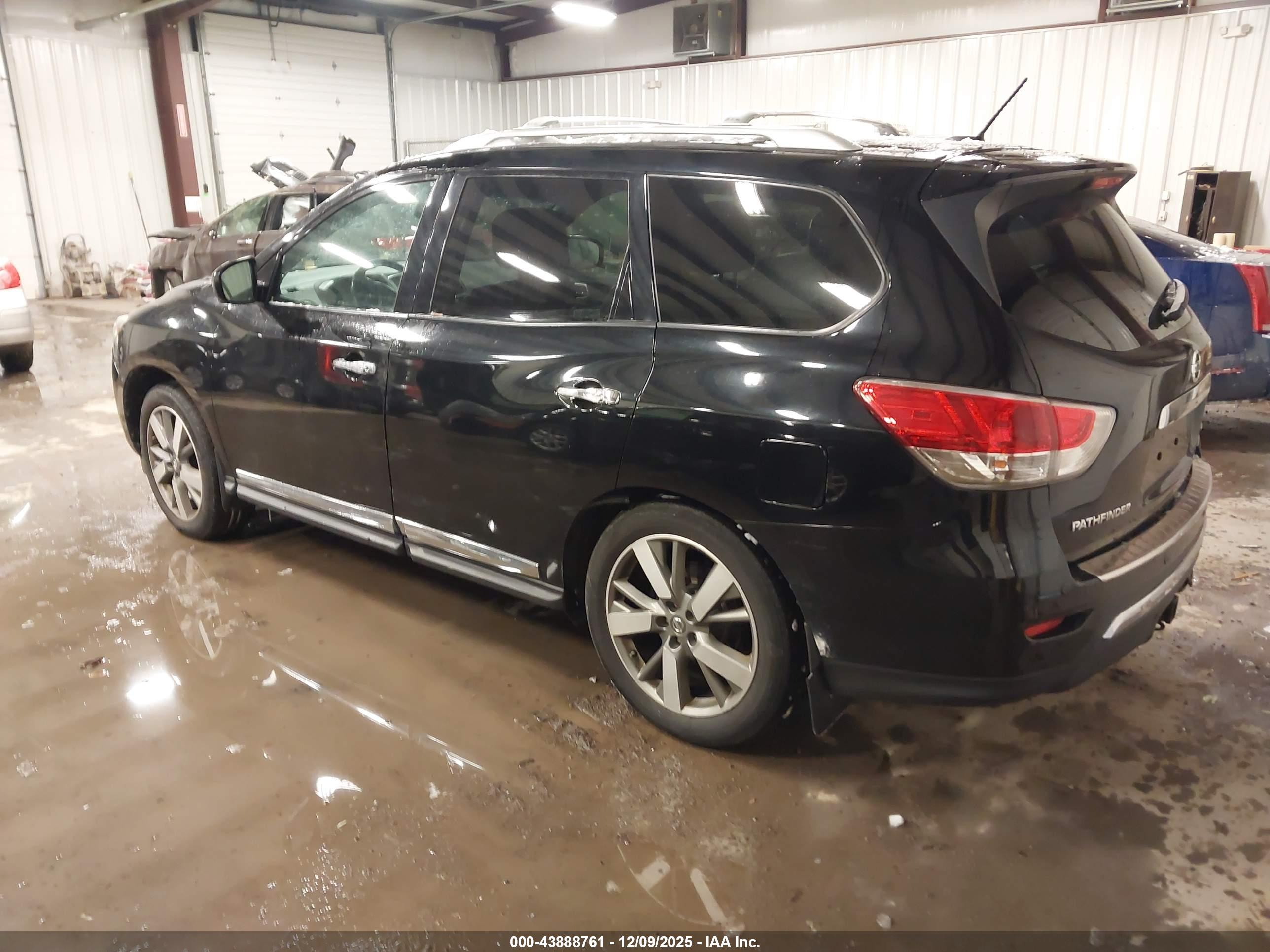 NISSAN PATHFINDER image 3