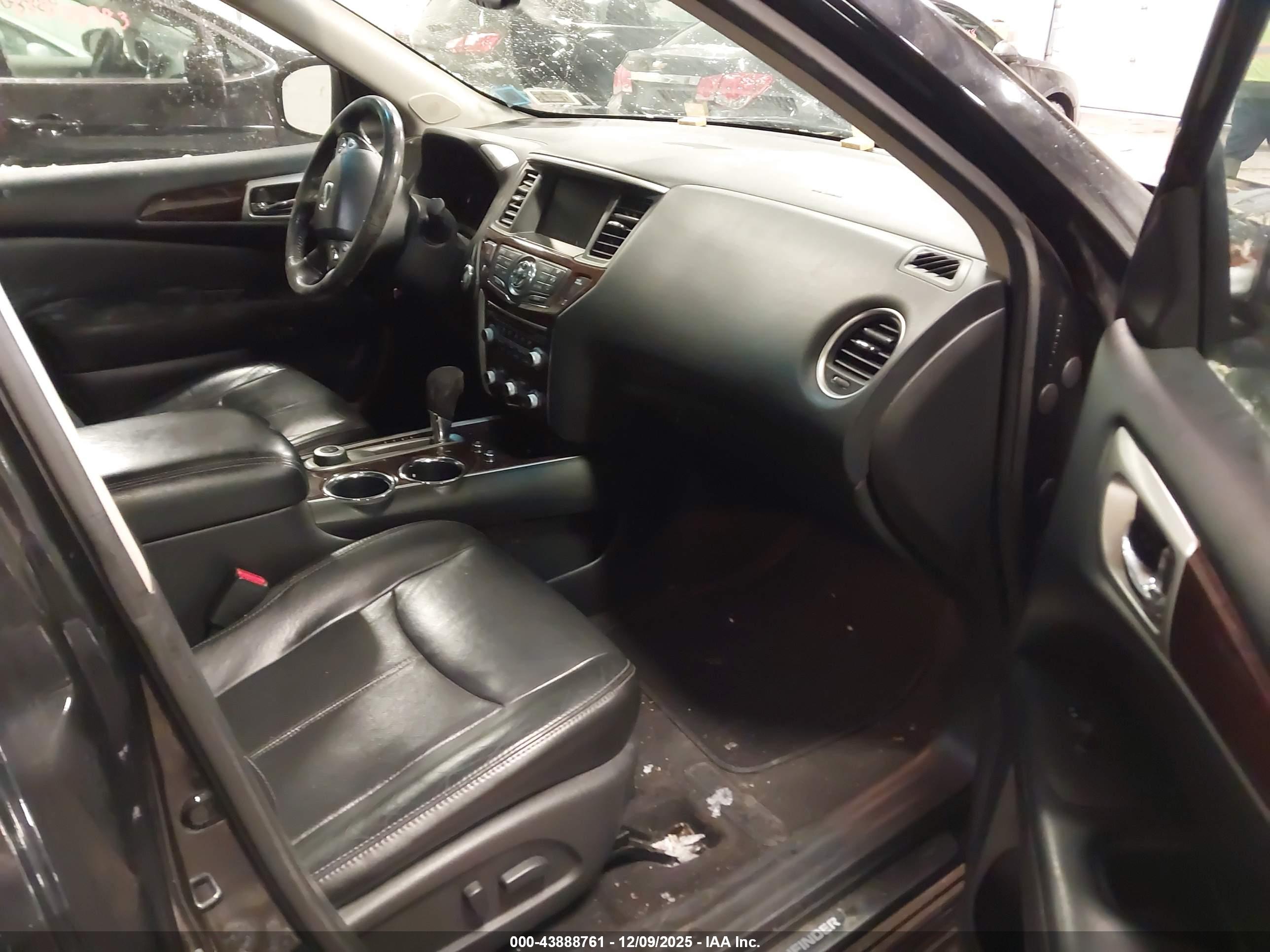 NISSAN PATHFINDER image 5