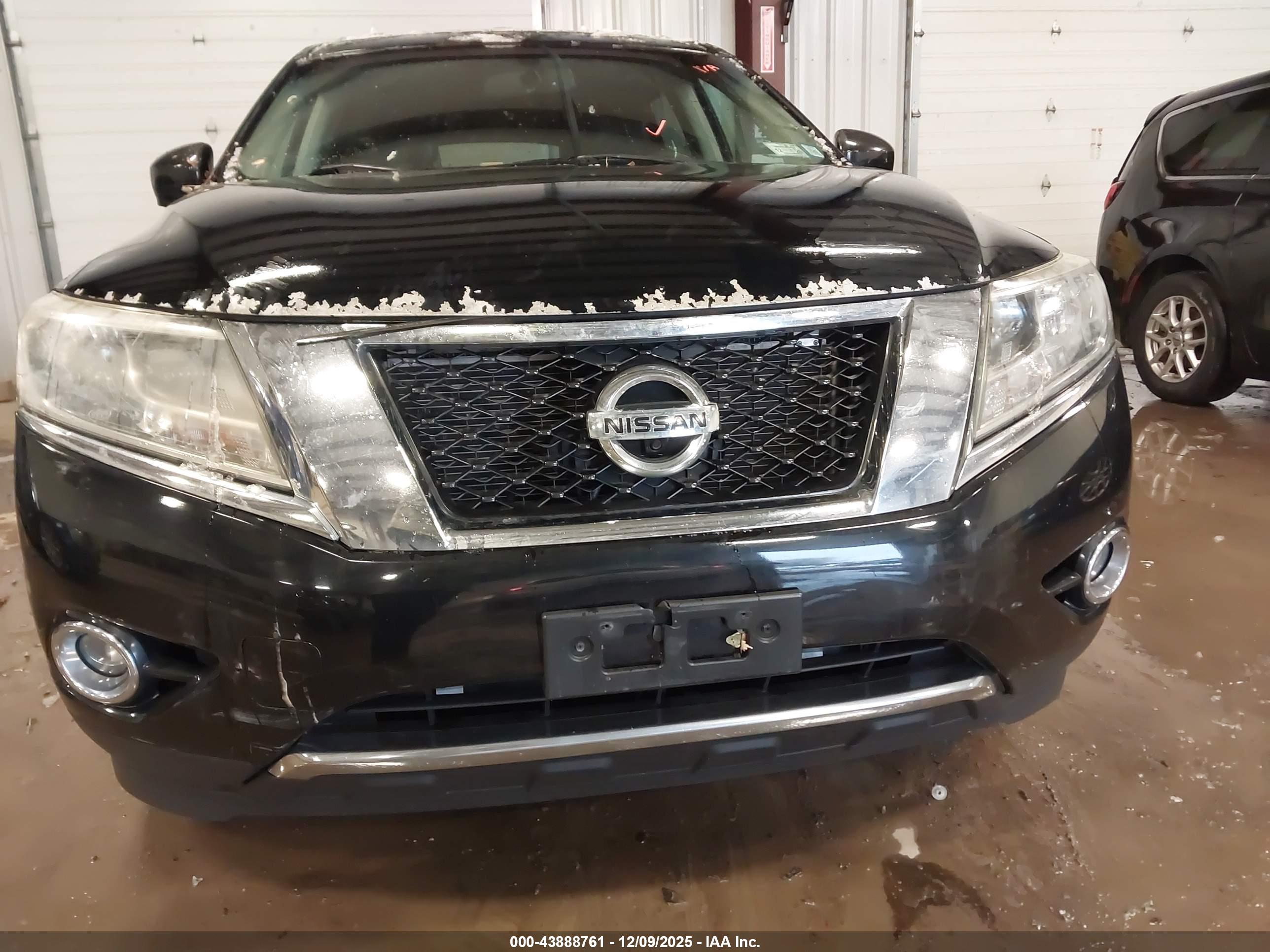 NISSAN PATHFINDER image 6