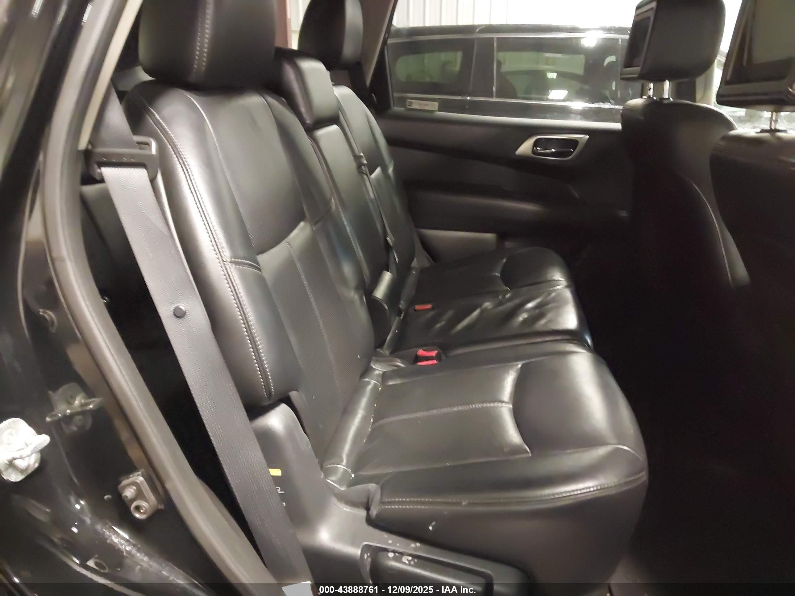 NISSAN PATHFINDER image 8