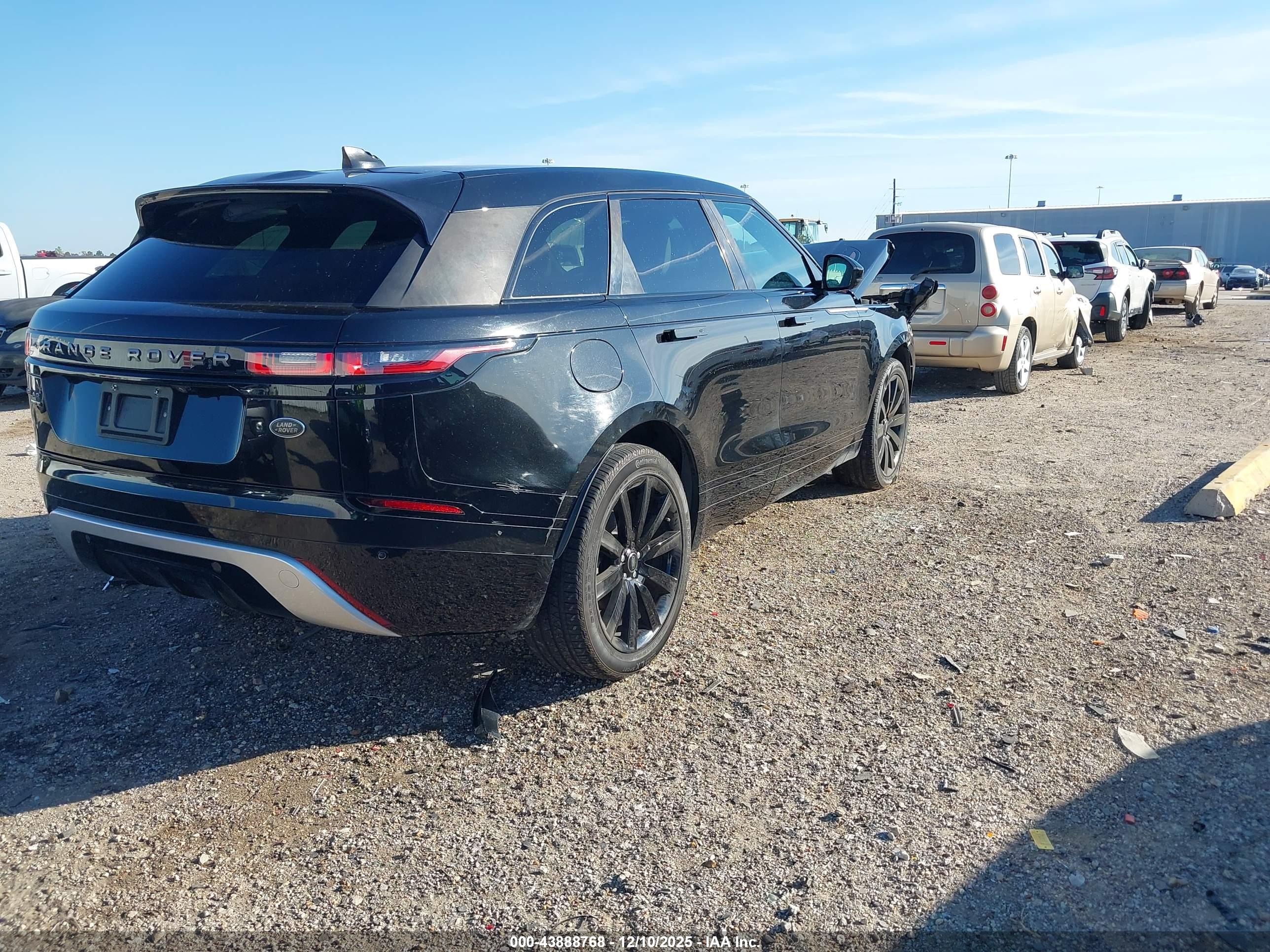 LAND ROVER image 4