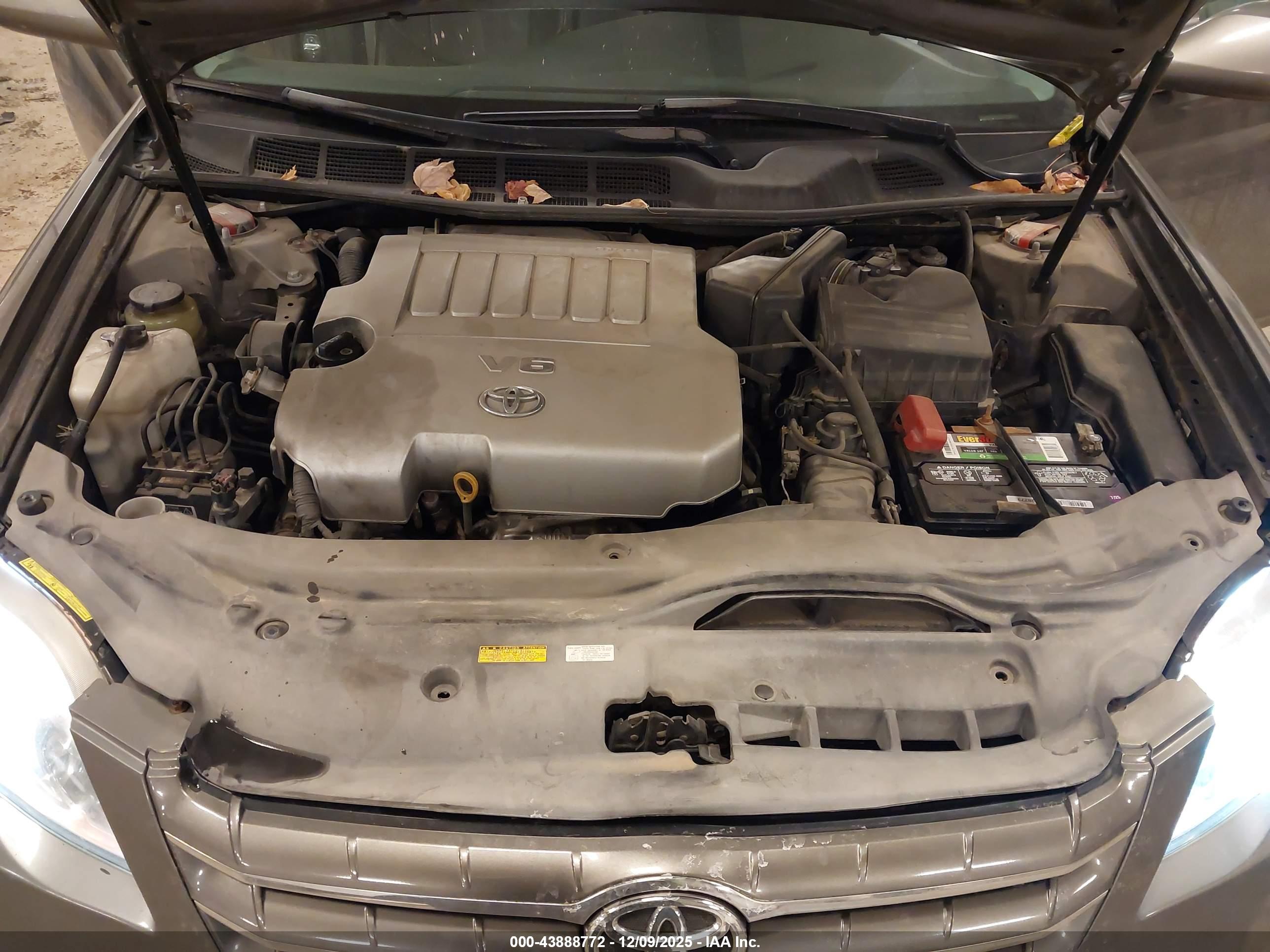 TOYOTA AVALON image 10