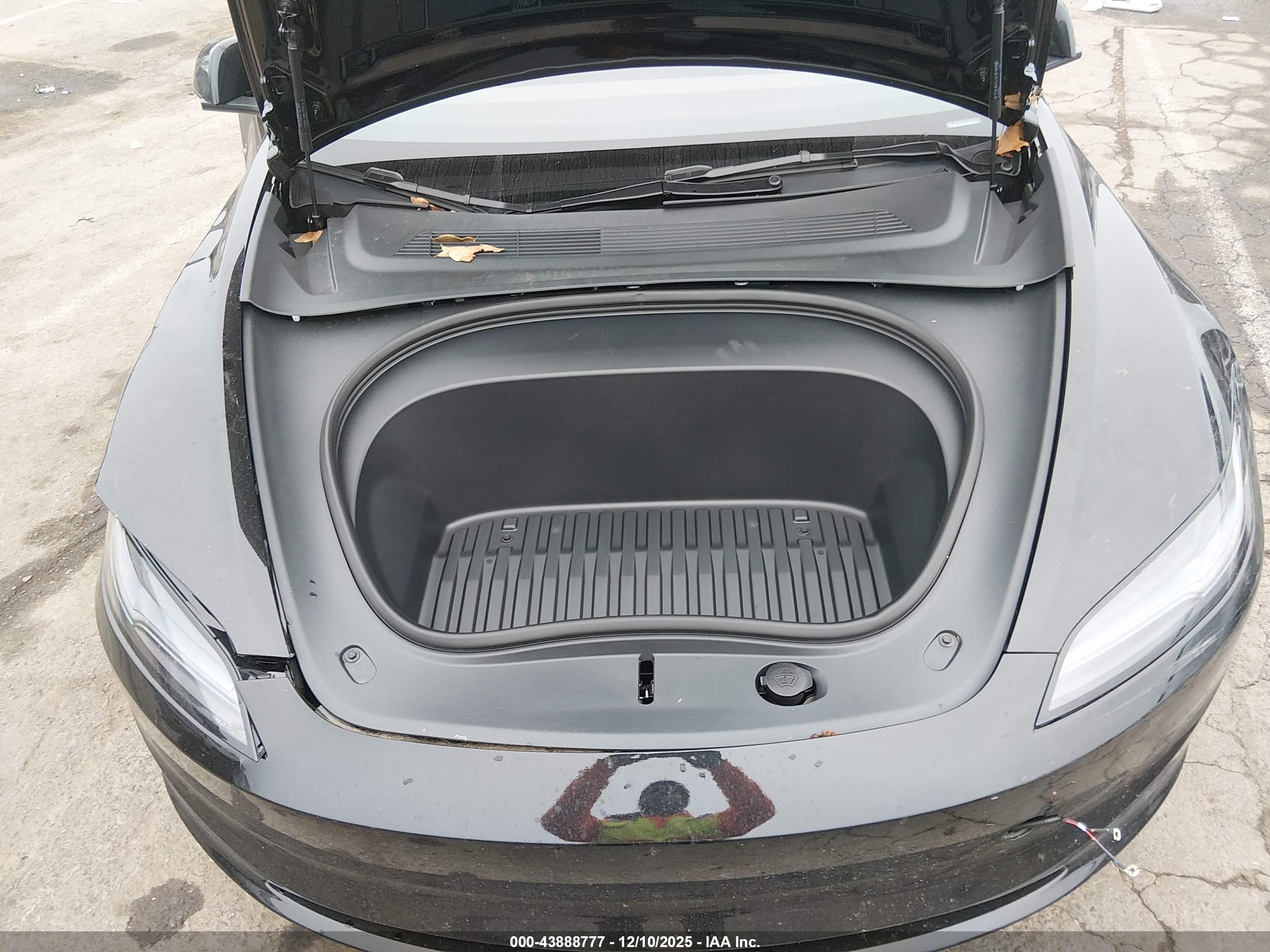 TESLA MODEL image 10
