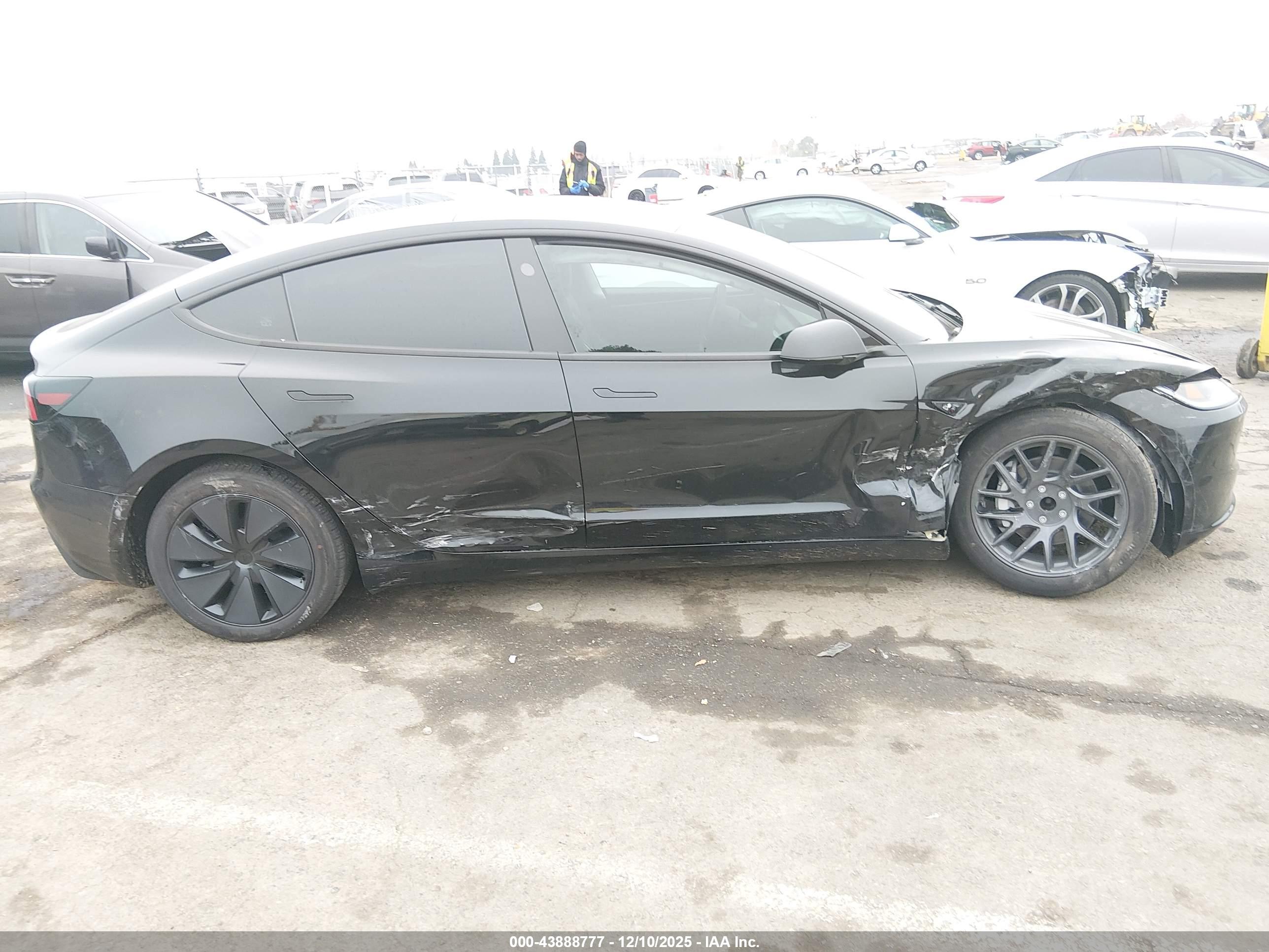 TESLA MODEL image 6