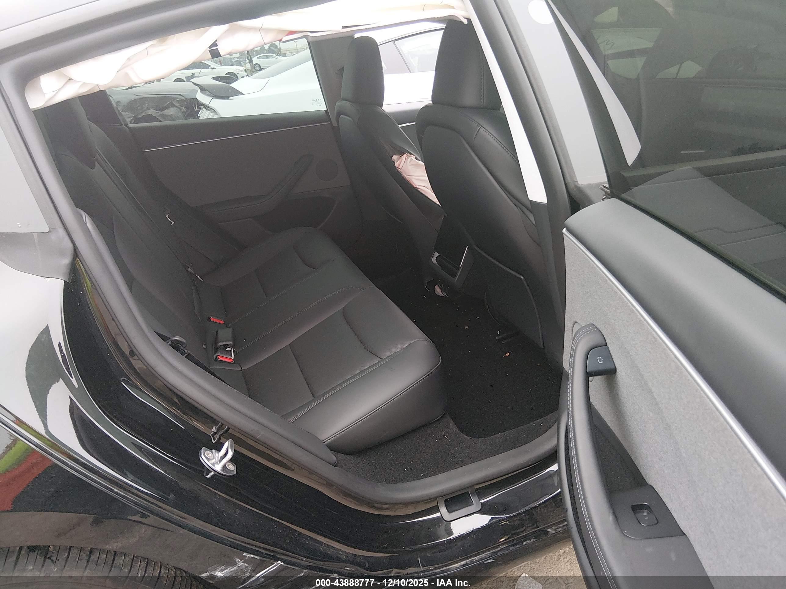 TESLA MODEL image 8