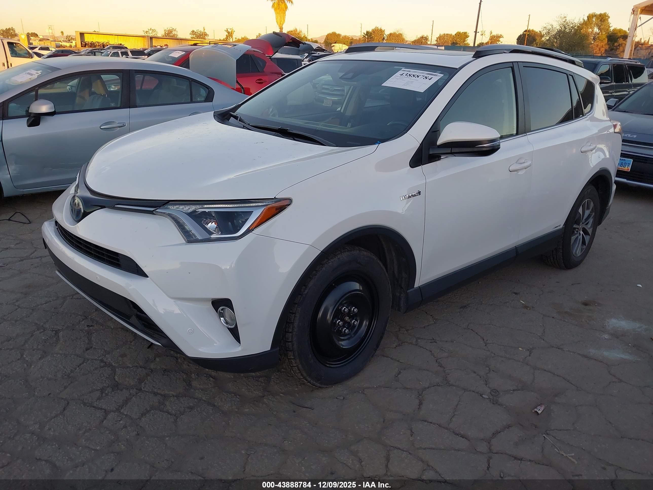 TOYOTA RAV4 image 2
