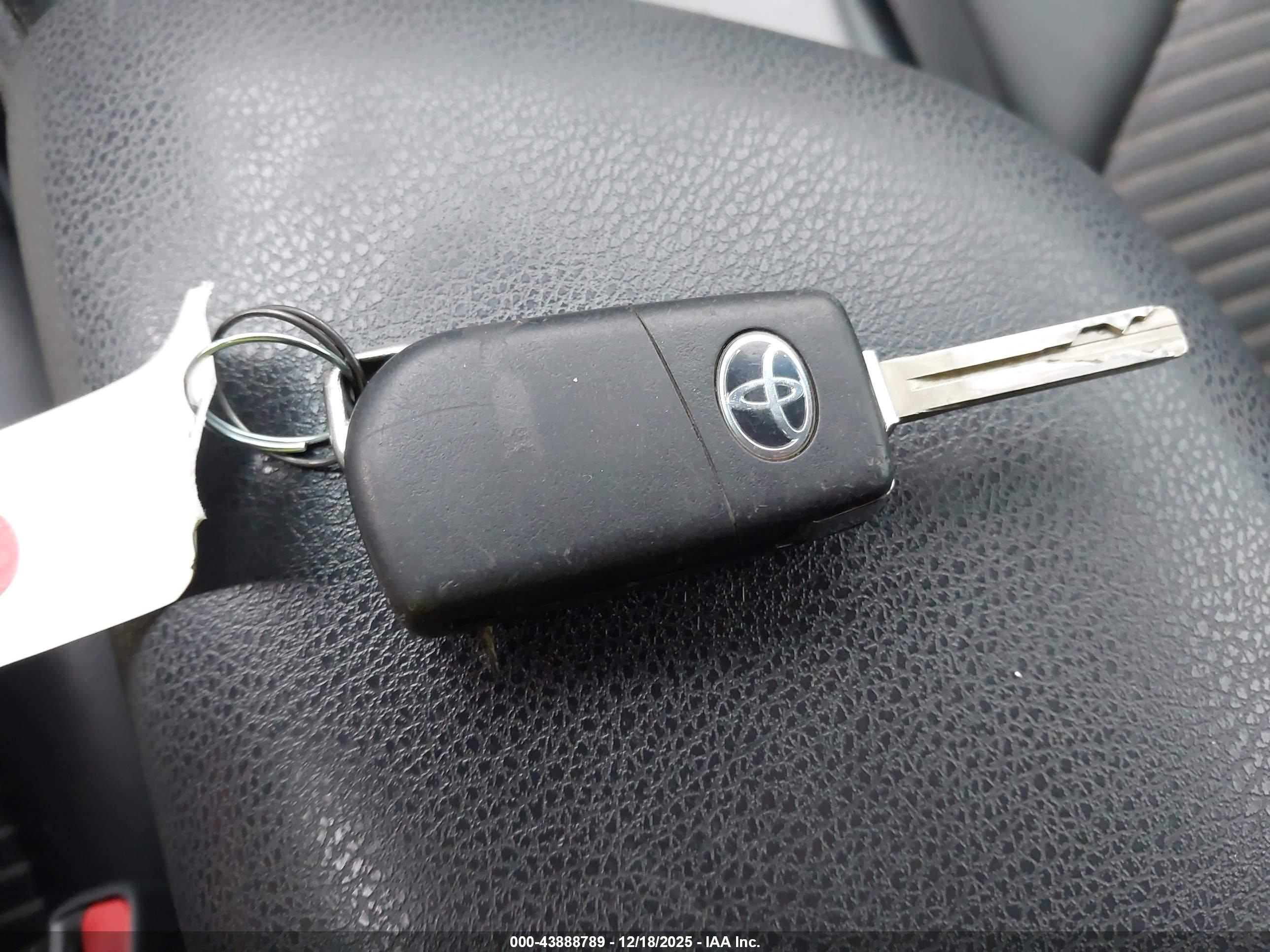 TOYOTA CAMRY image 11
