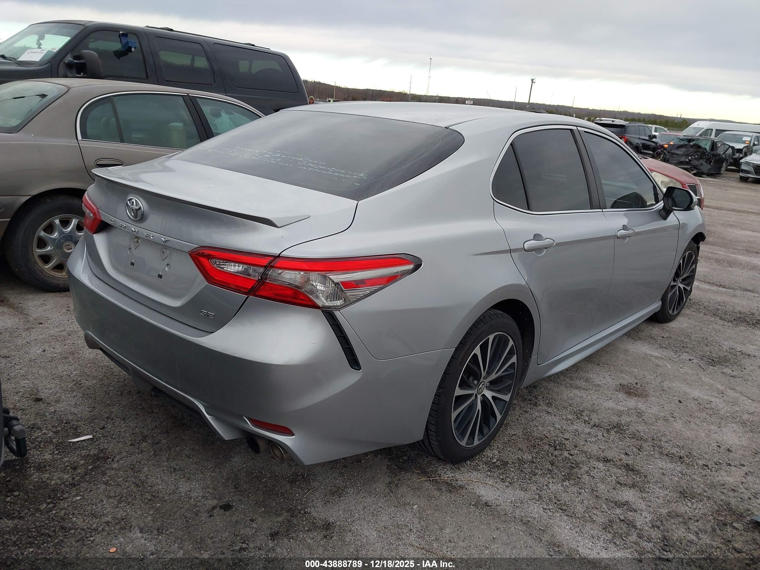 TOYOTA CAMRY image 4