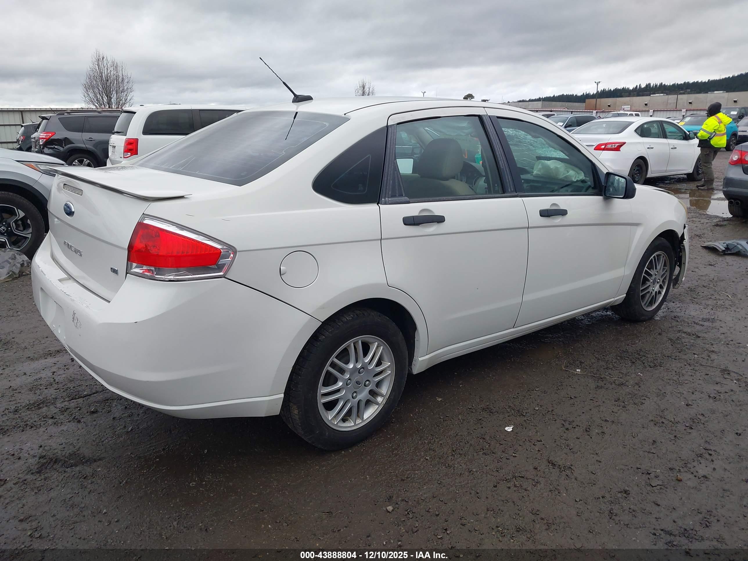 FORD FOCUS image 4