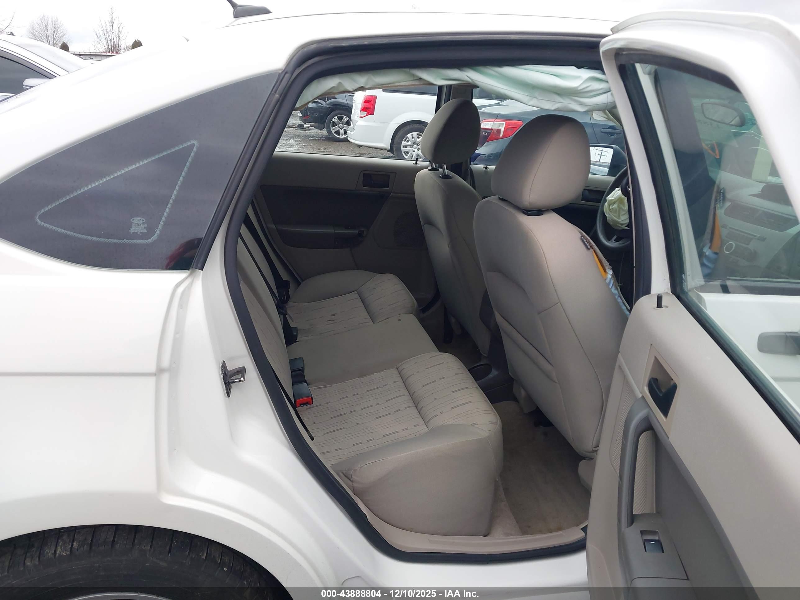 FORD FOCUS image 8