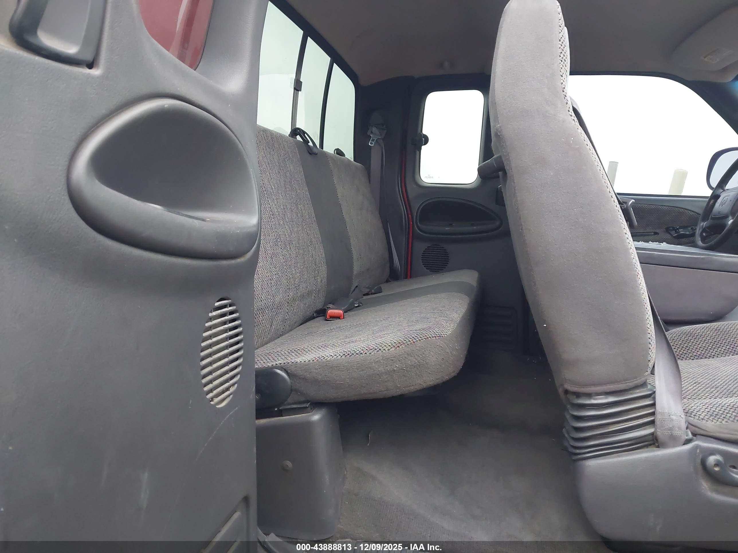 DODGE RAM image 8