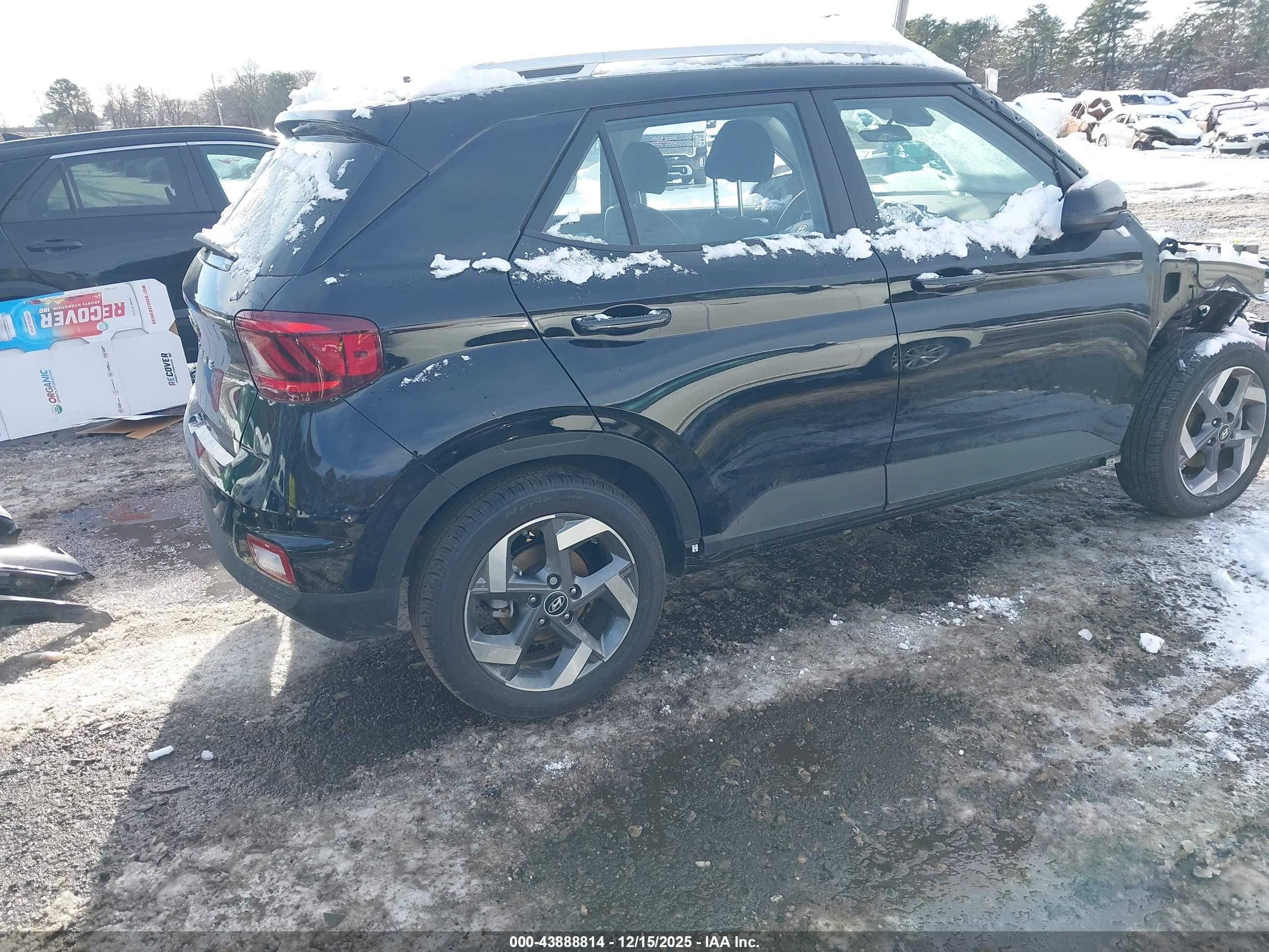 HYUNDAI VENUE image 4