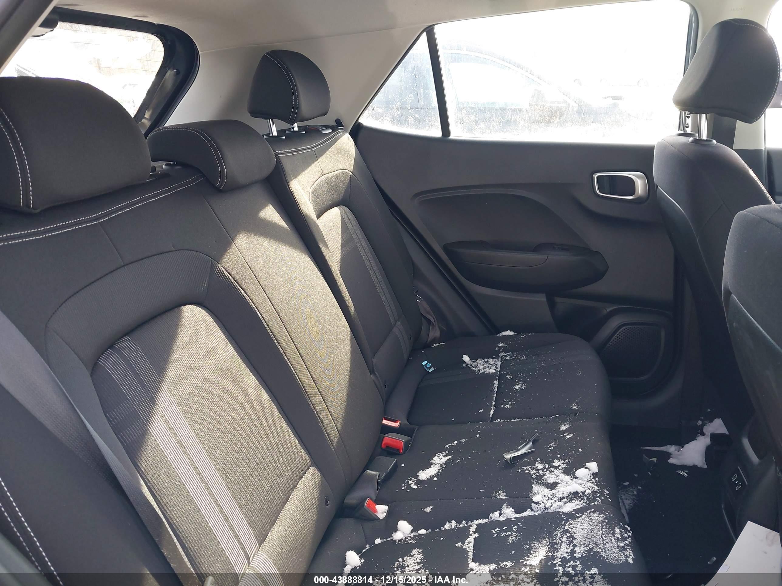 HYUNDAI VENUE image 8