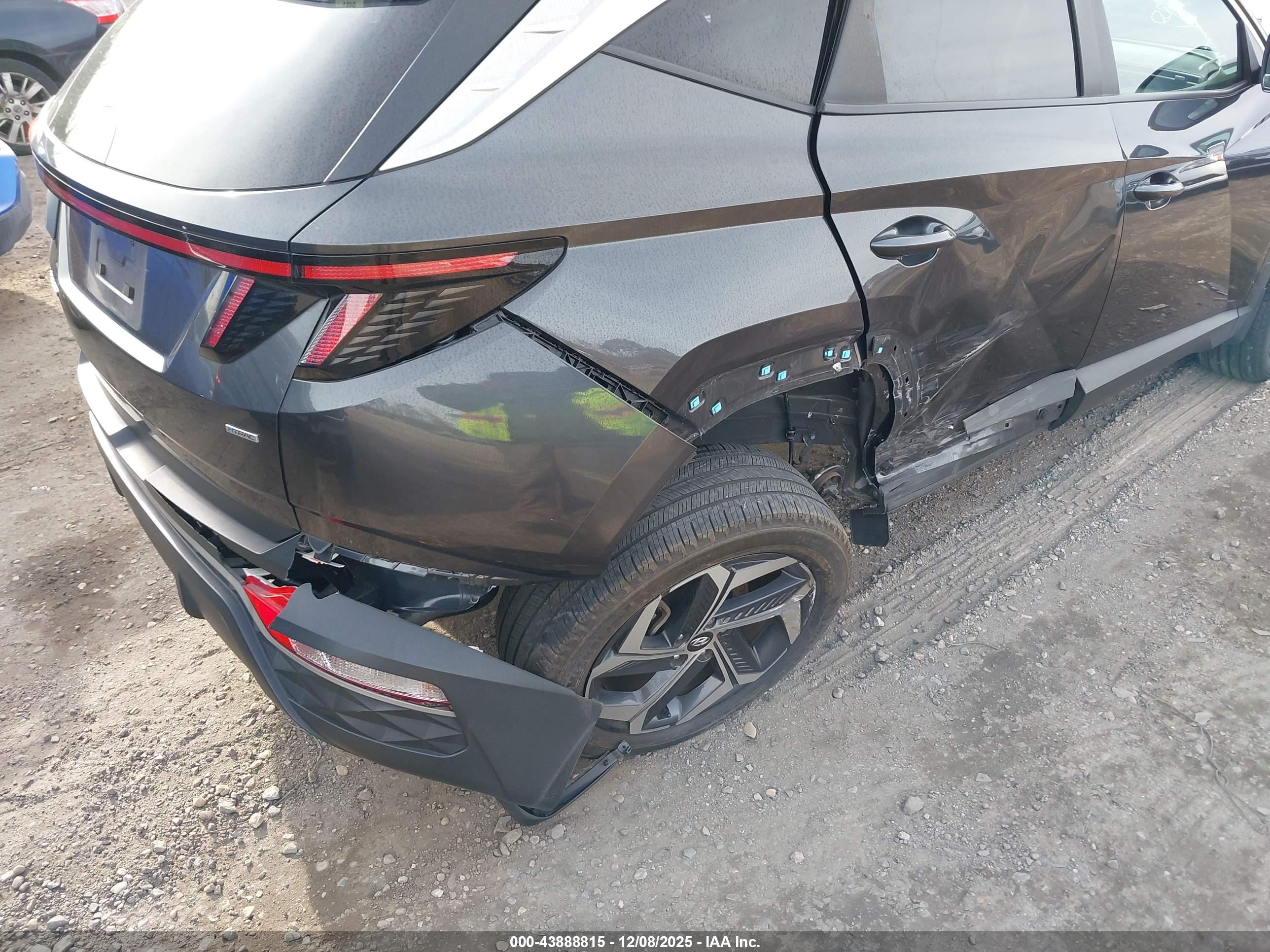 HYUNDAI TUCSON image 6