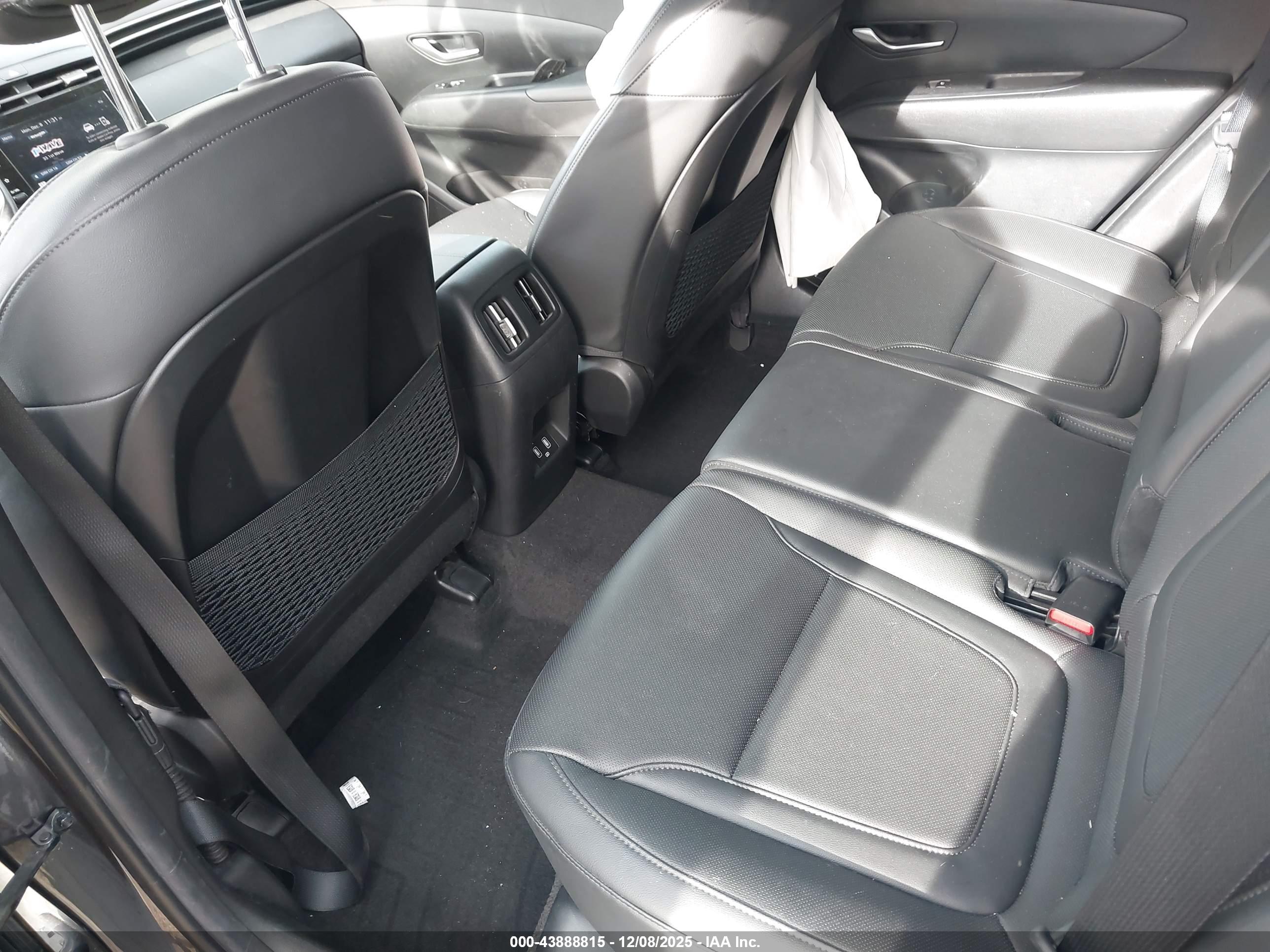 HYUNDAI TUCSON image 8