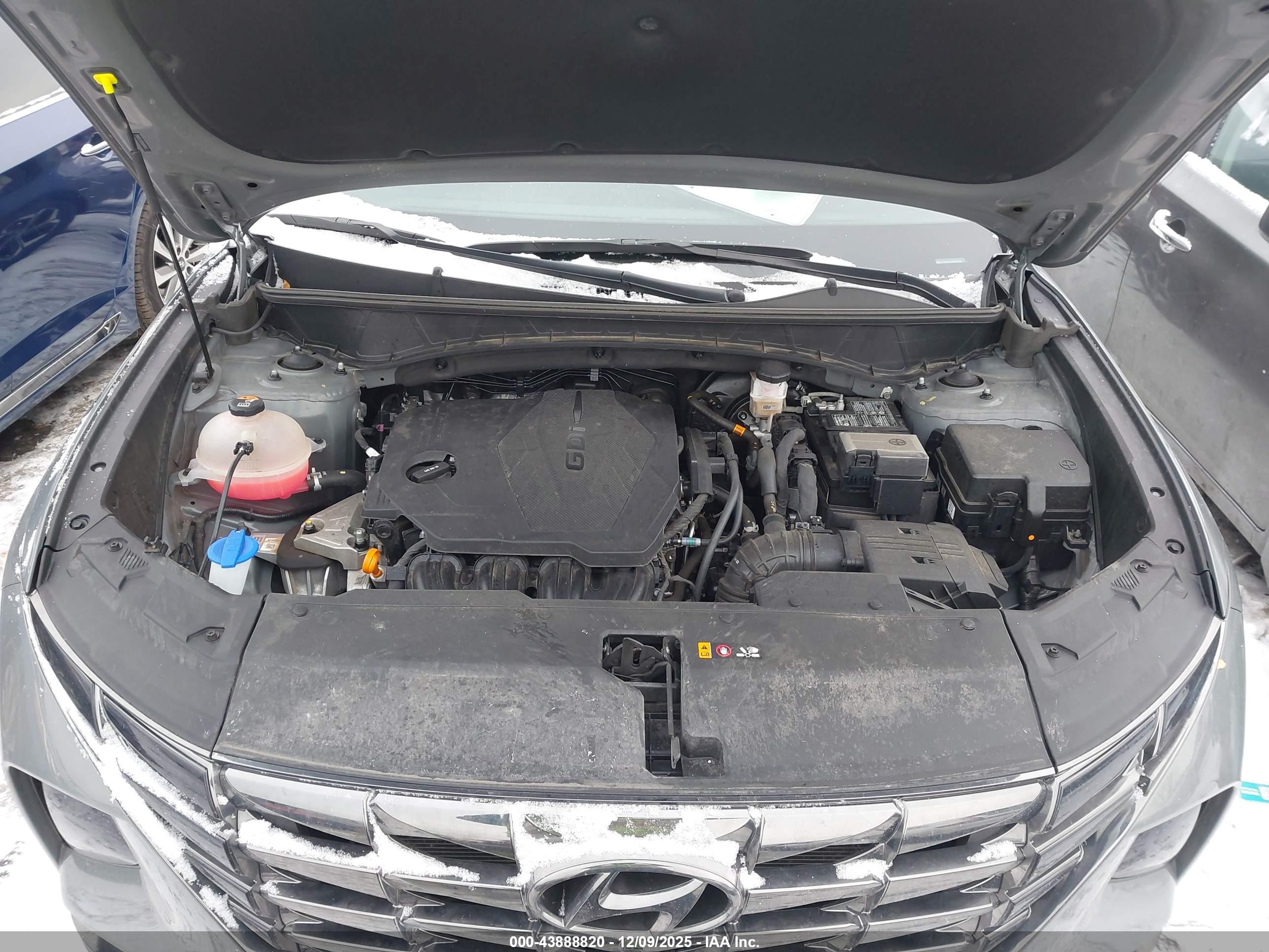 HYUNDAI TUCSON image 10