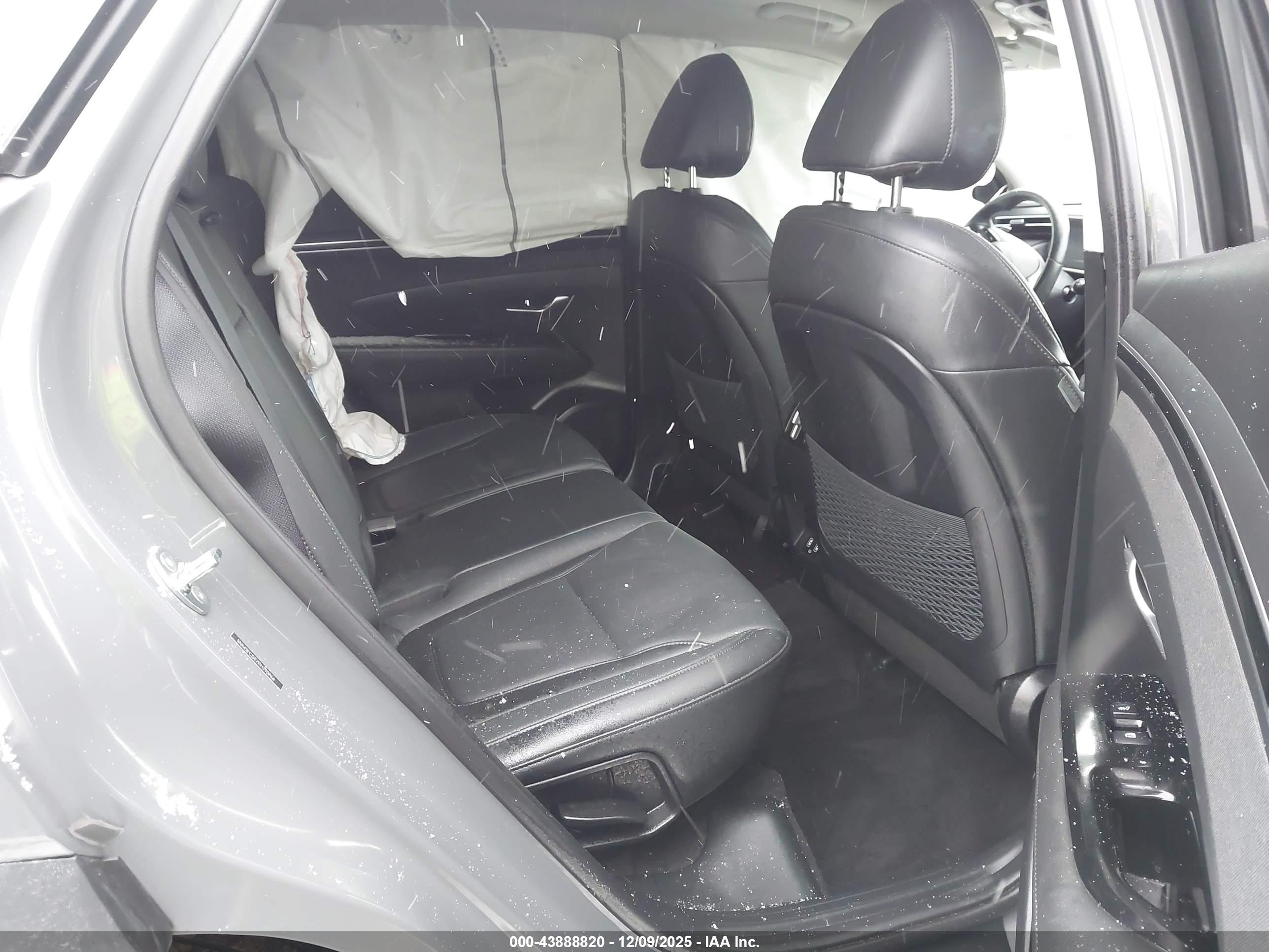 HYUNDAI TUCSON image 8