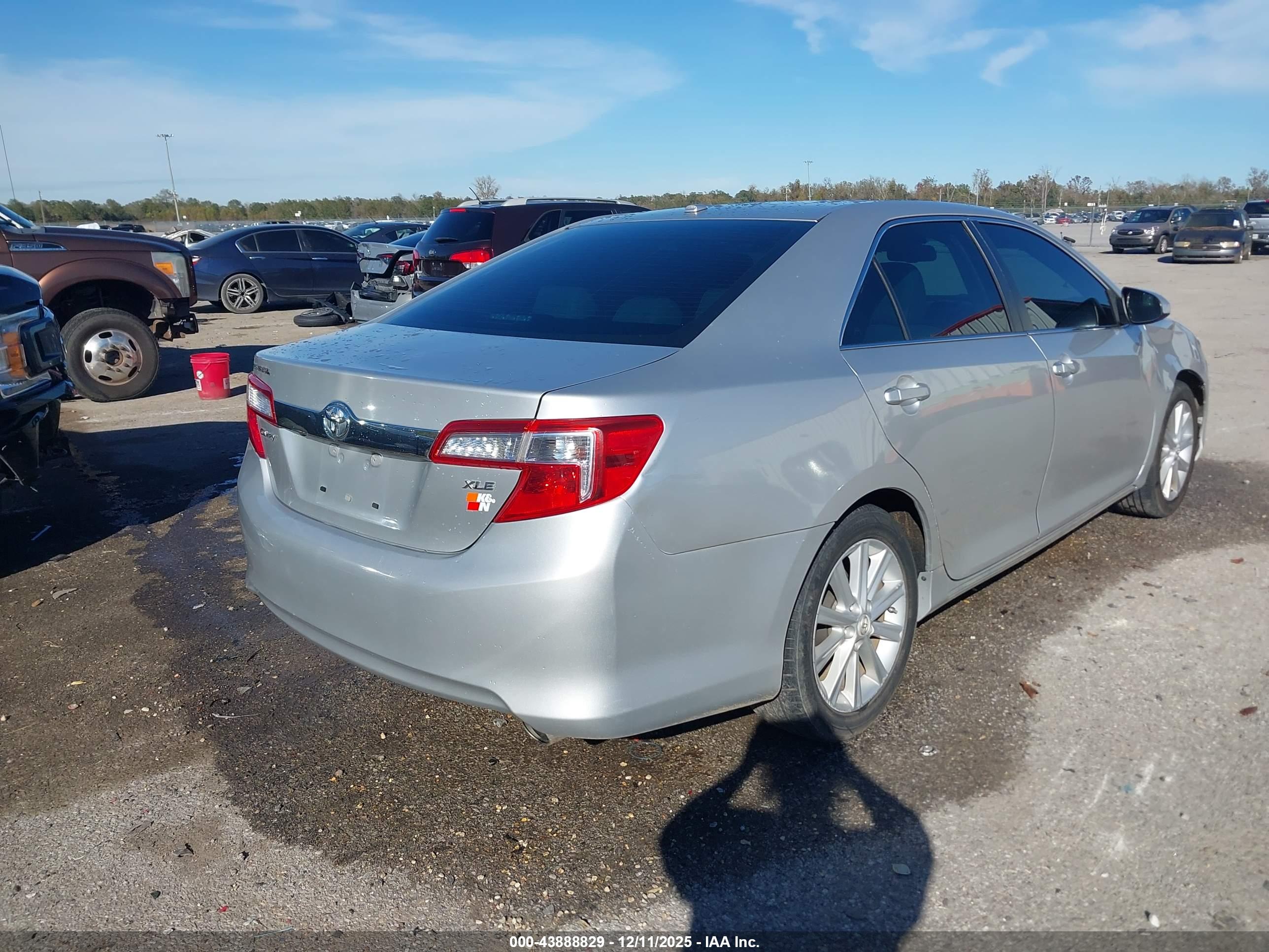 TOYOTA CAMRY image 4