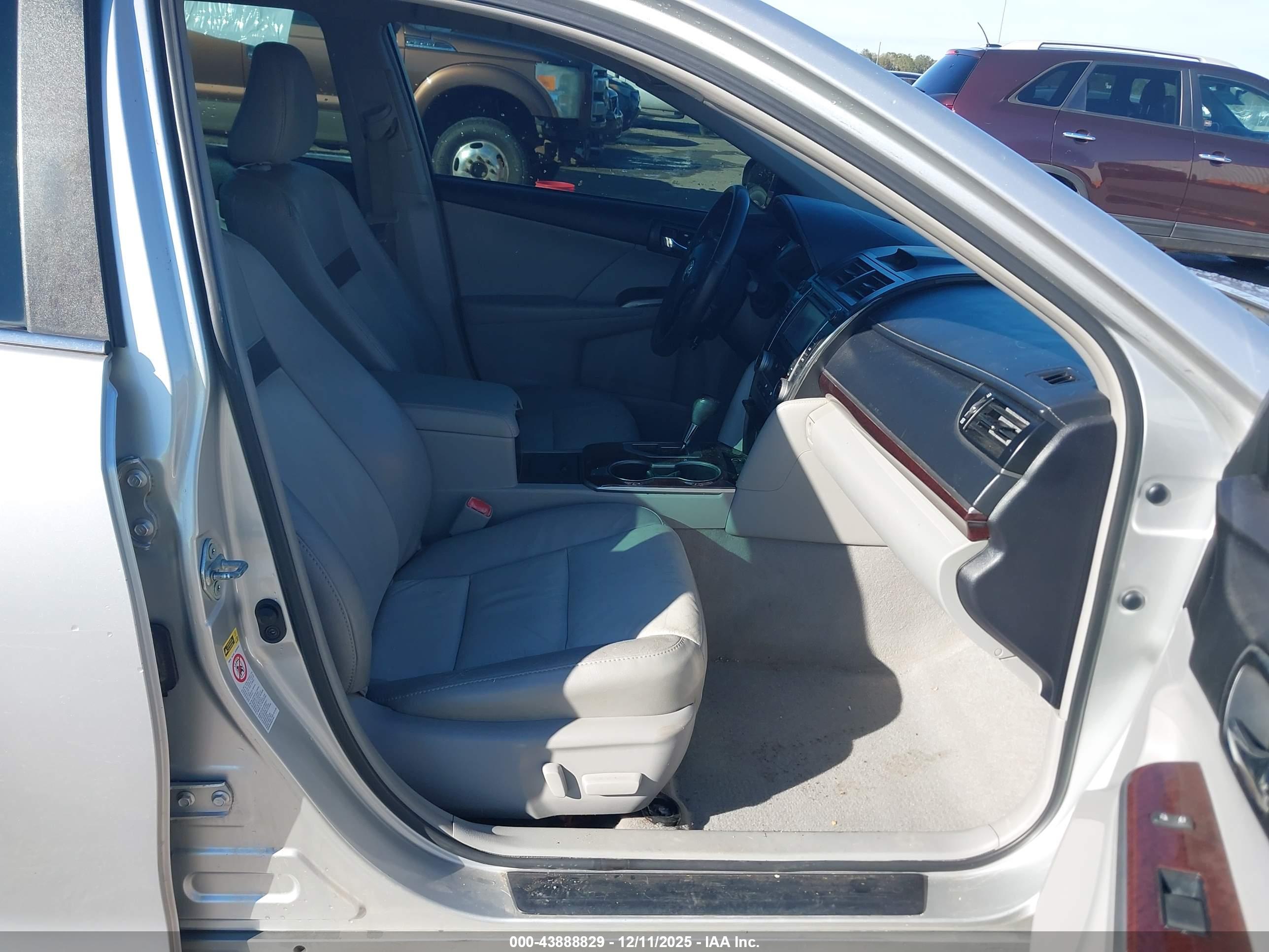 TOYOTA CAMRY image 5