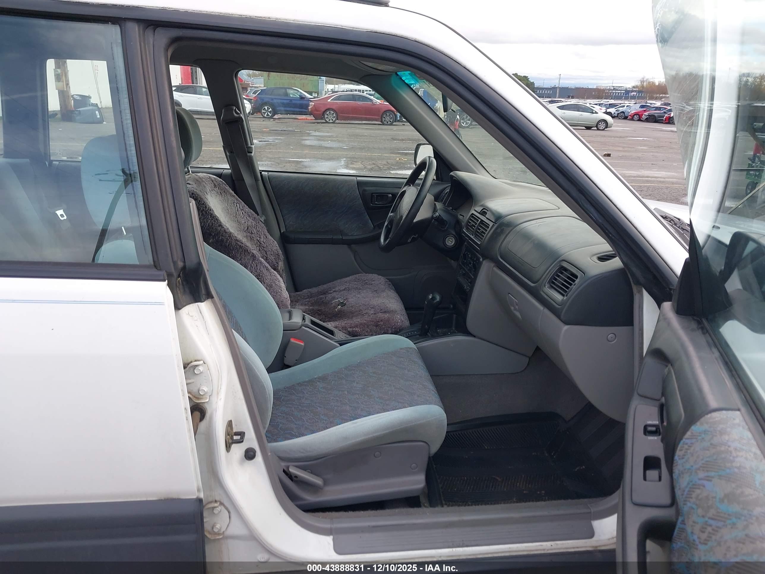 SUBARU FORESTER image 5
