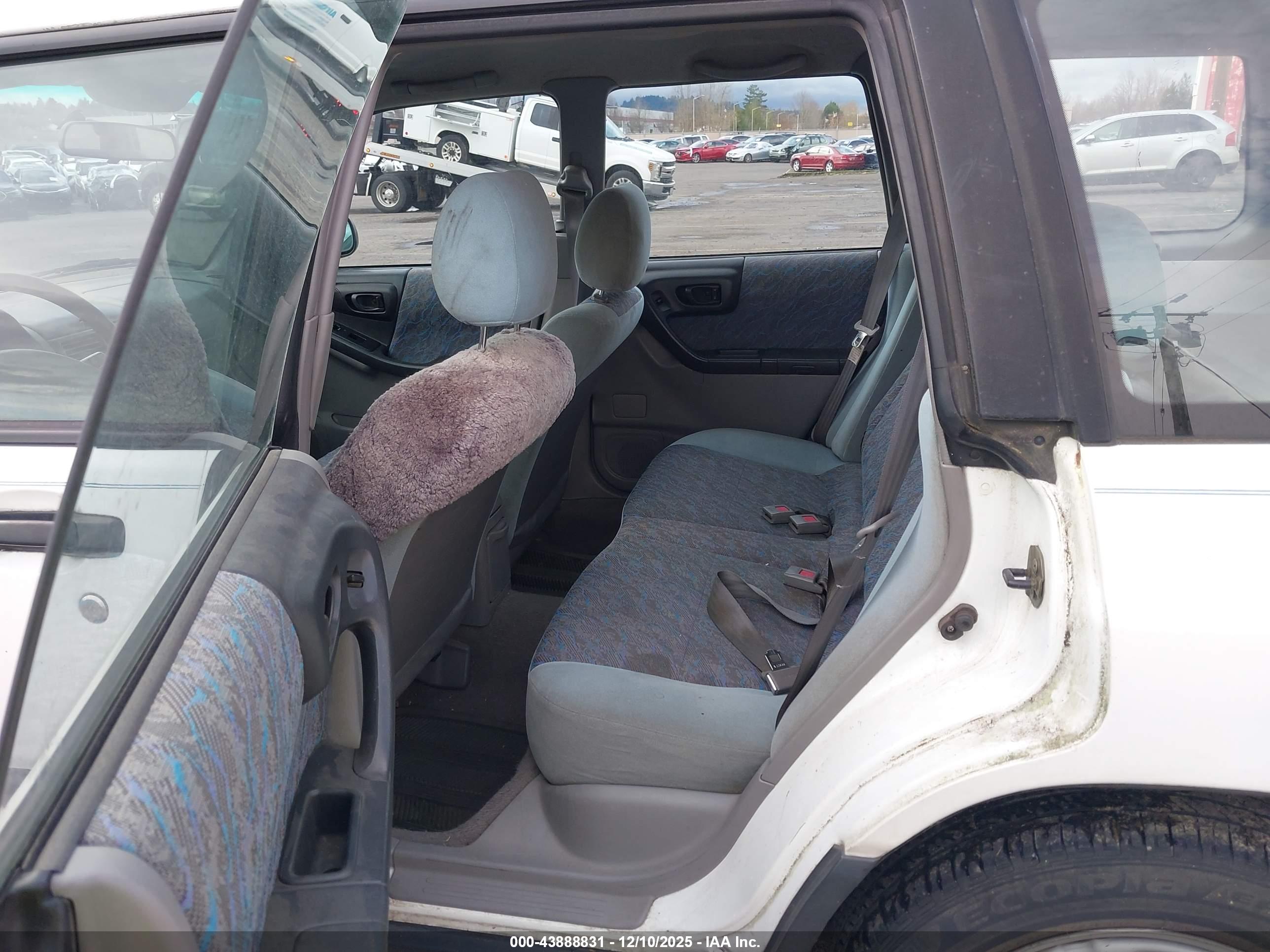 SUBARU FORESTER image 8