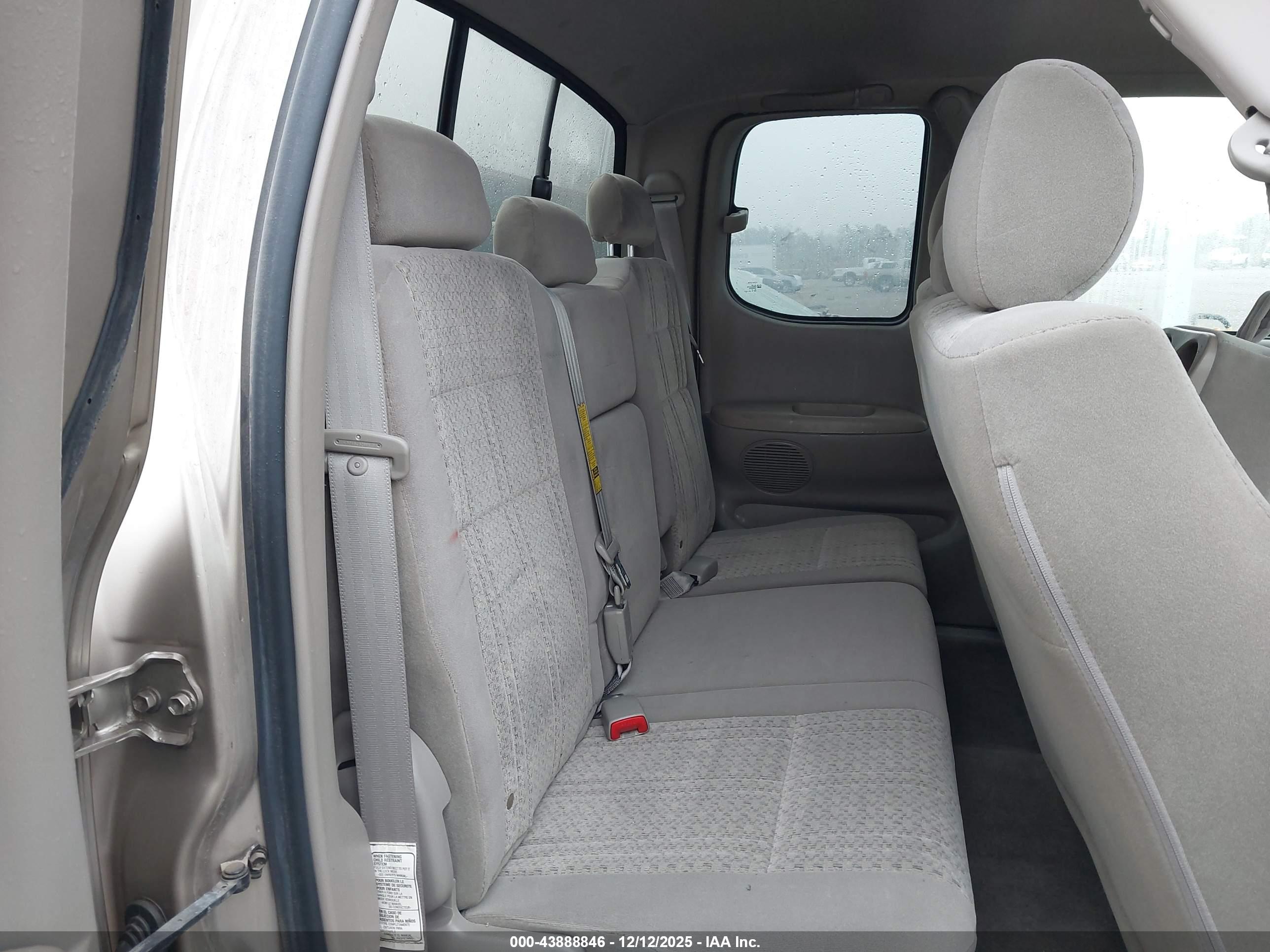 TOYOTA TUNDRA image 8