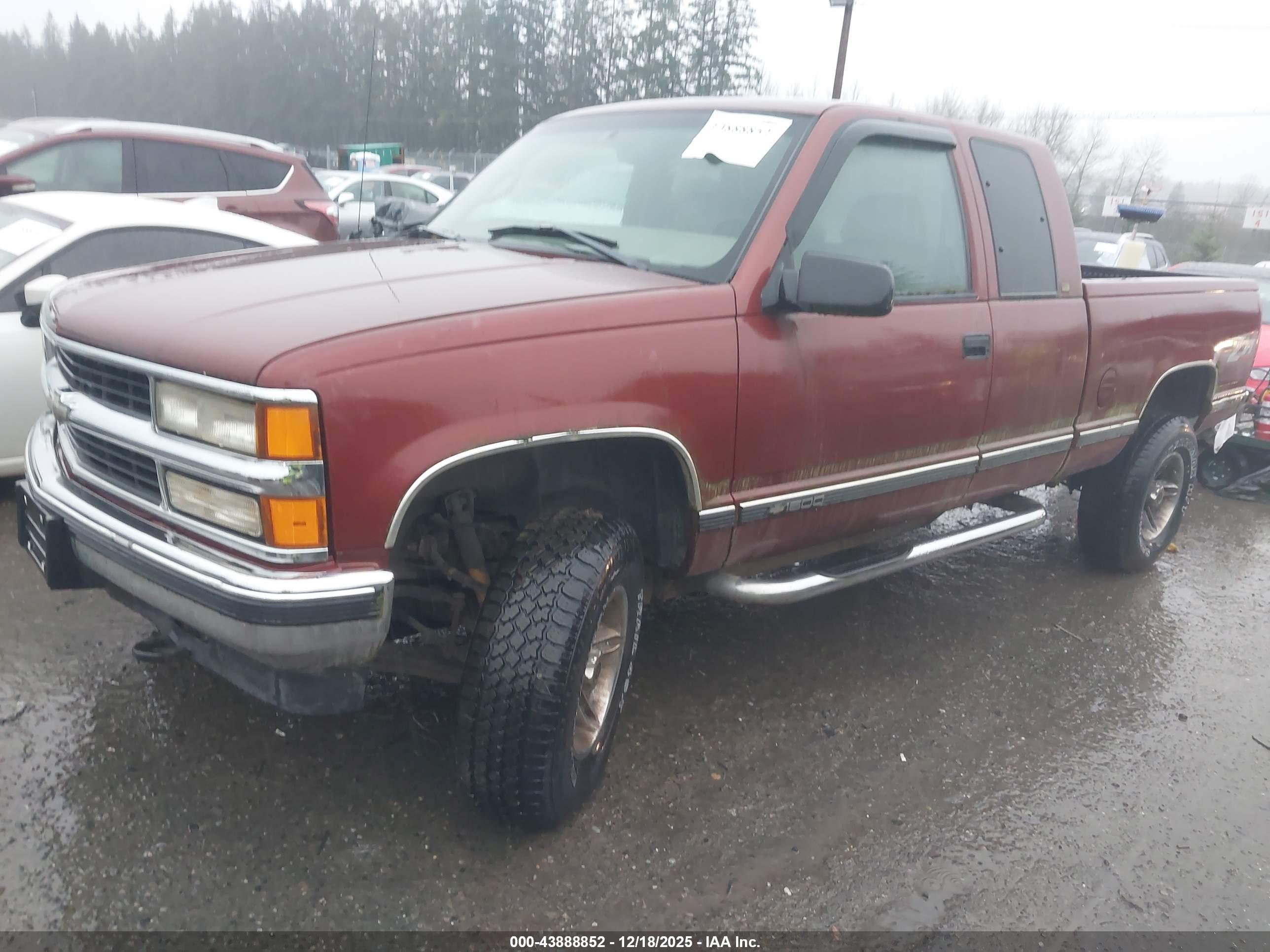 CHEVROLET GMT-400 image 2