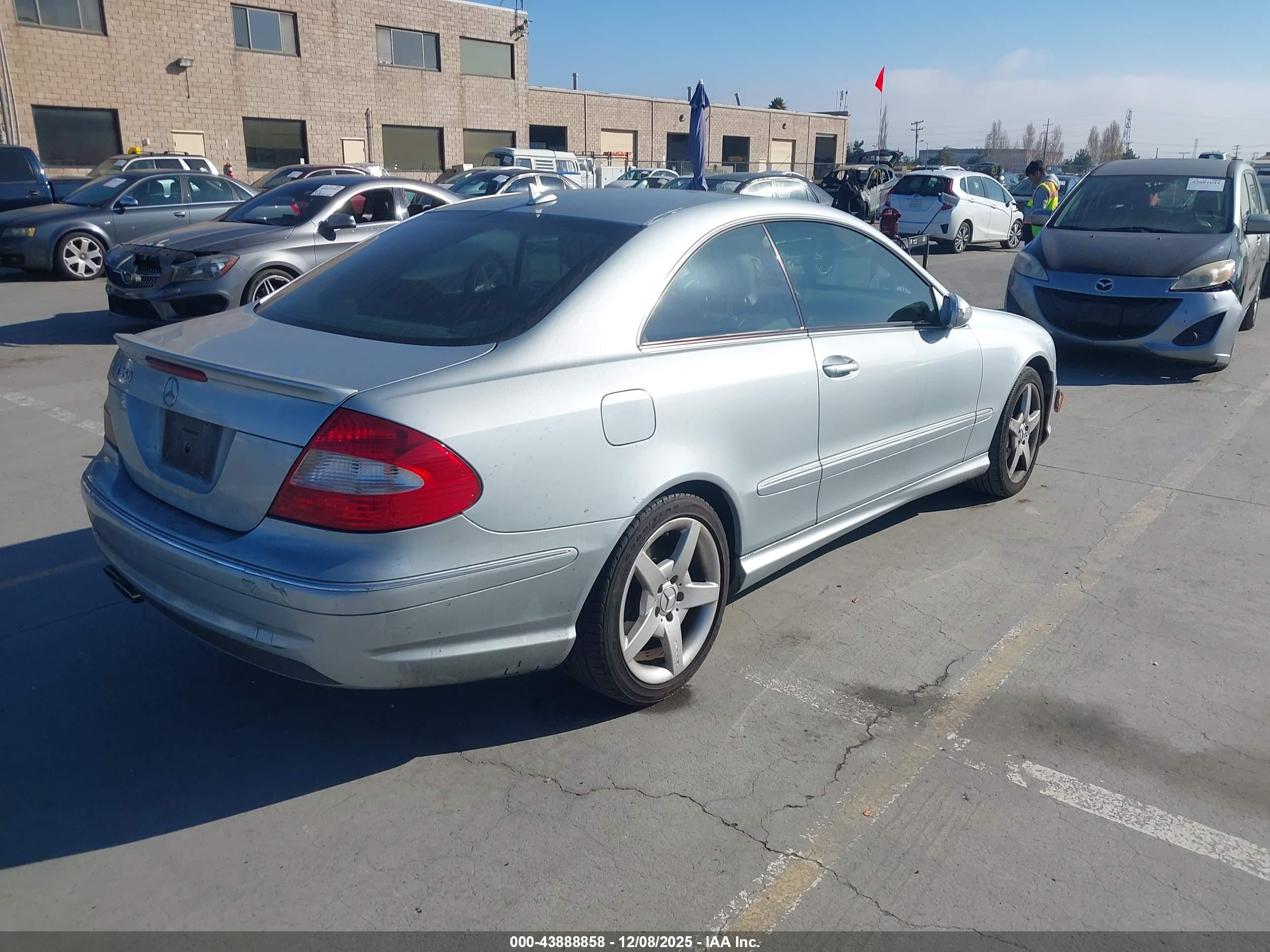 MERCEDES-BENZ CLK image 4