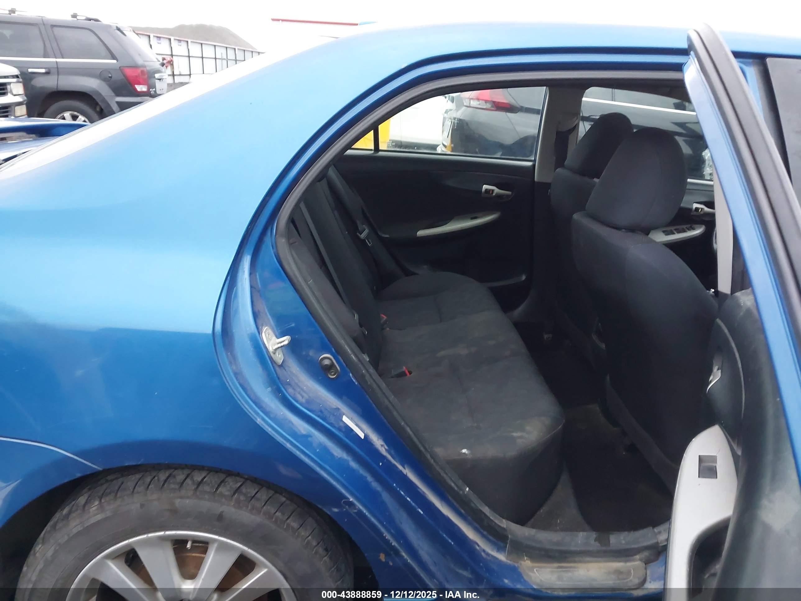 TOYOTA COROLLA image 8