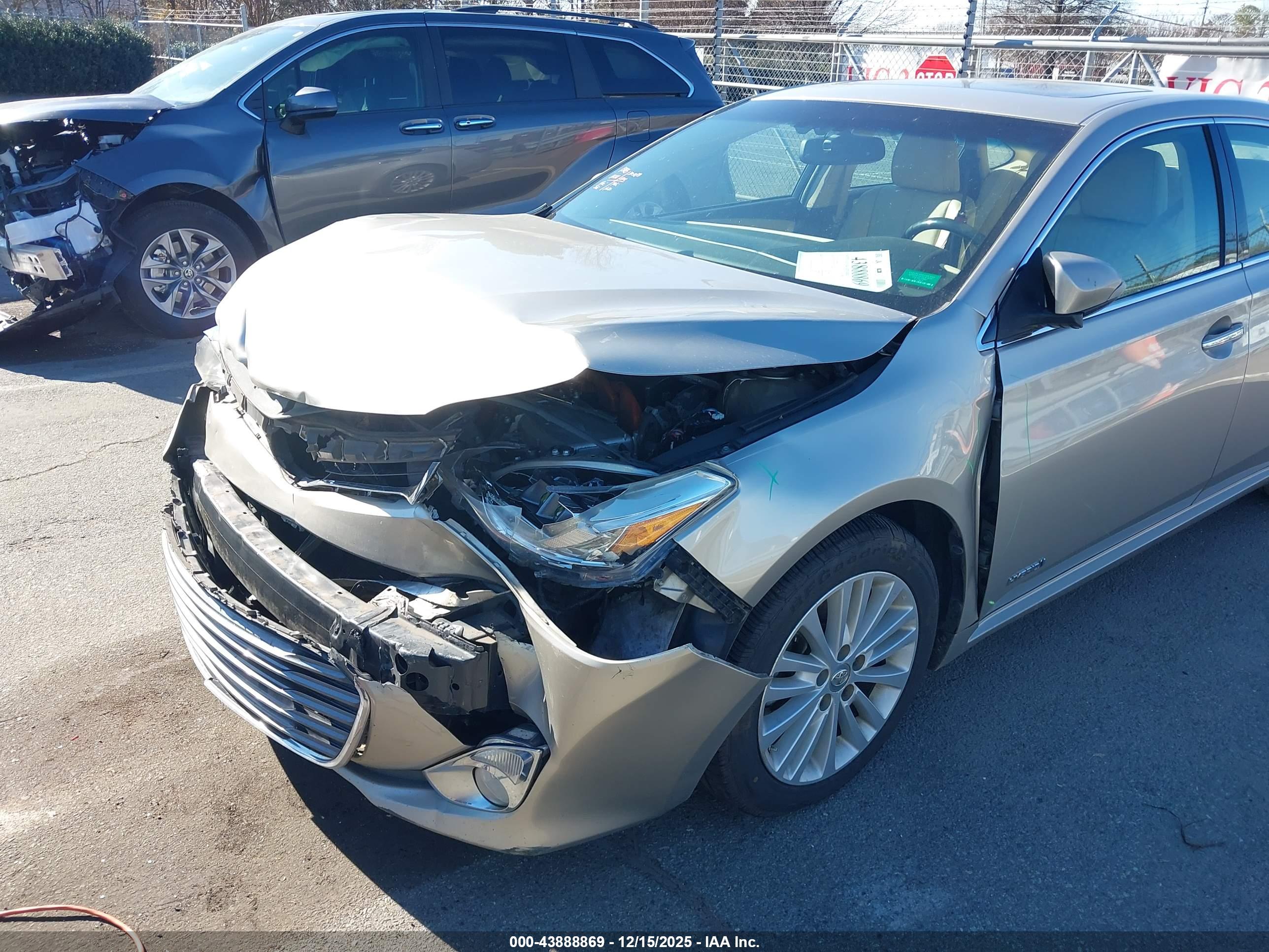 TOYOTA AVALON image 6