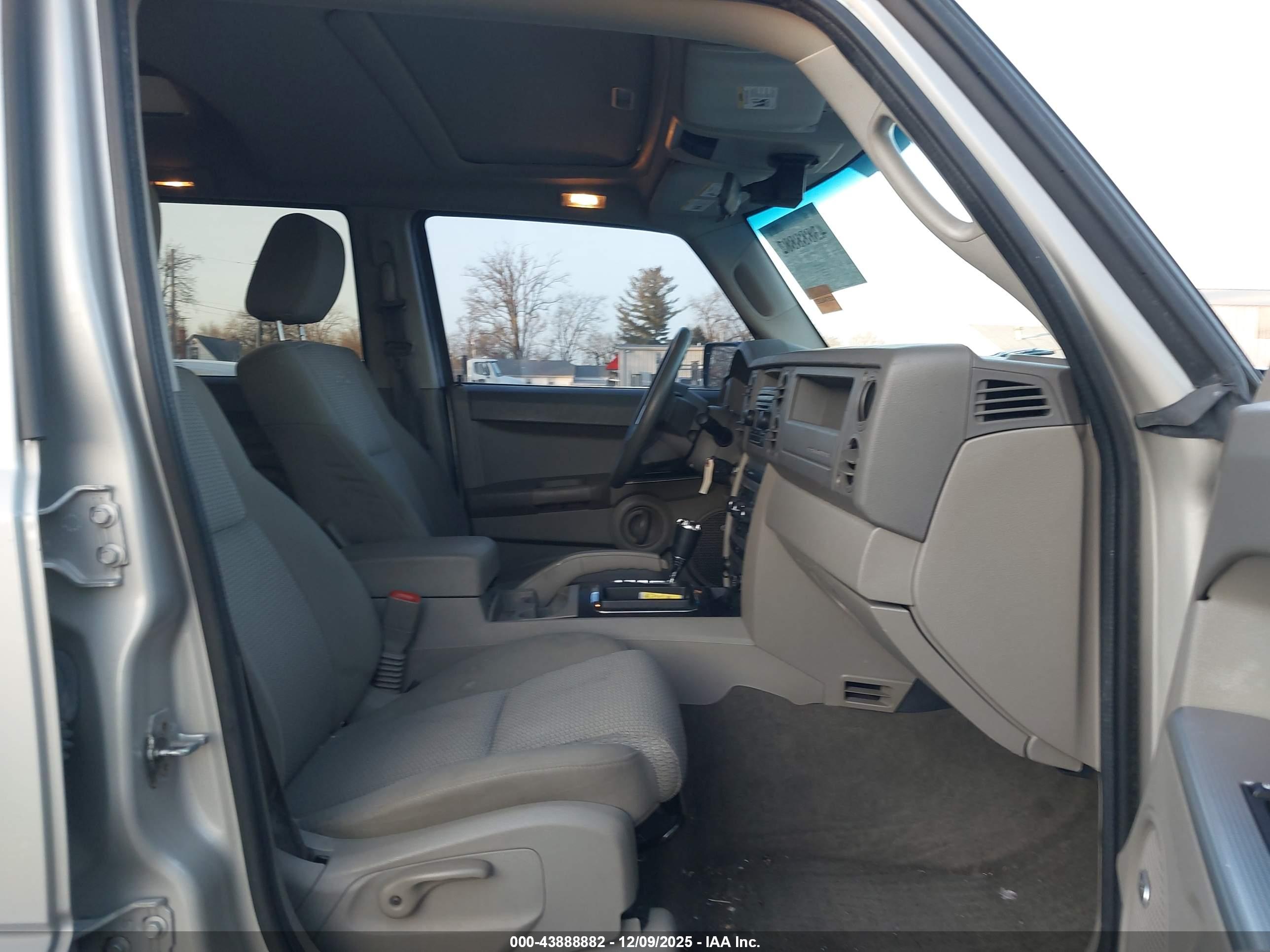 JEEP COMMANDER image 5