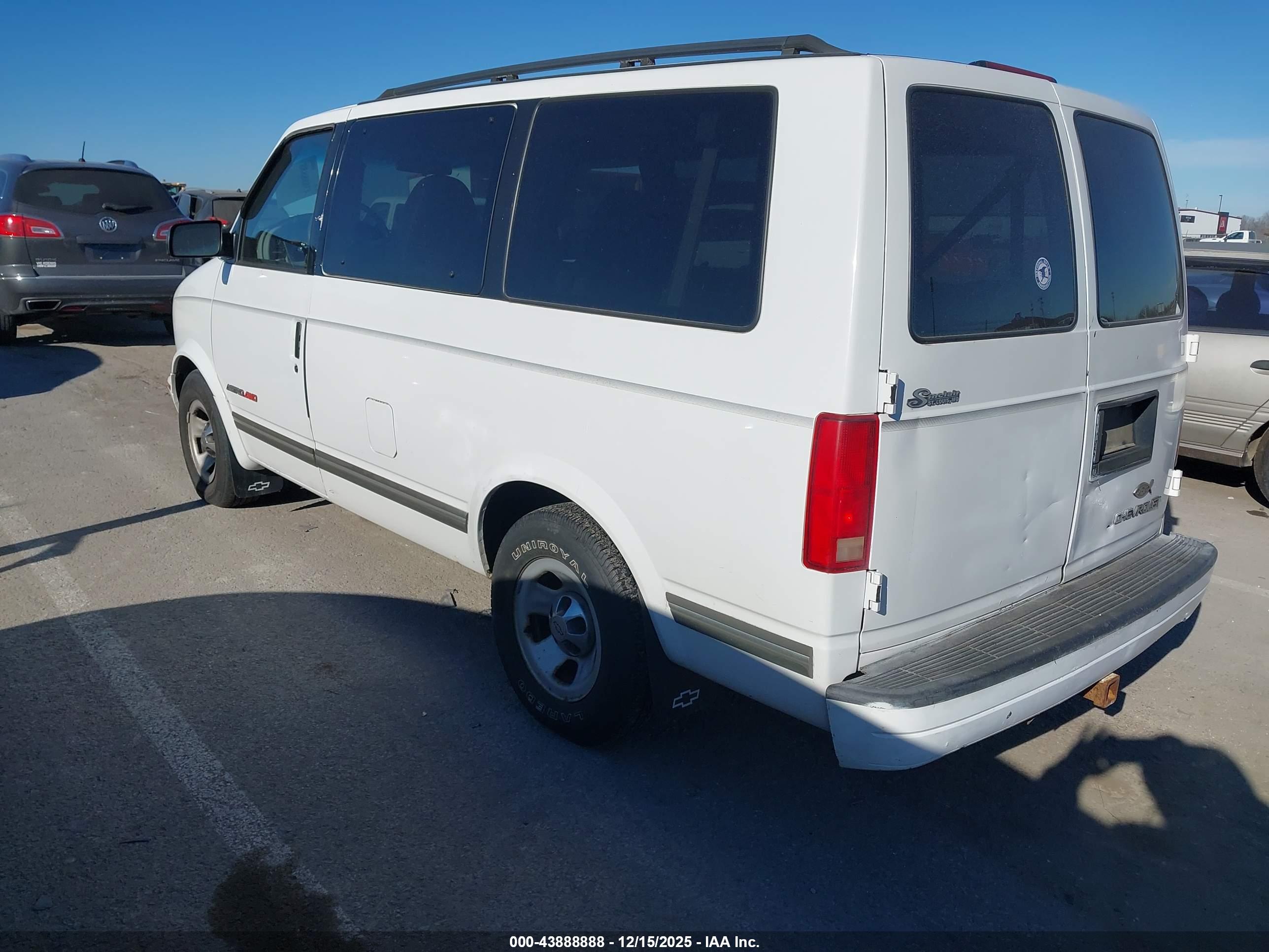 CHEVROLET ASTRO image 3