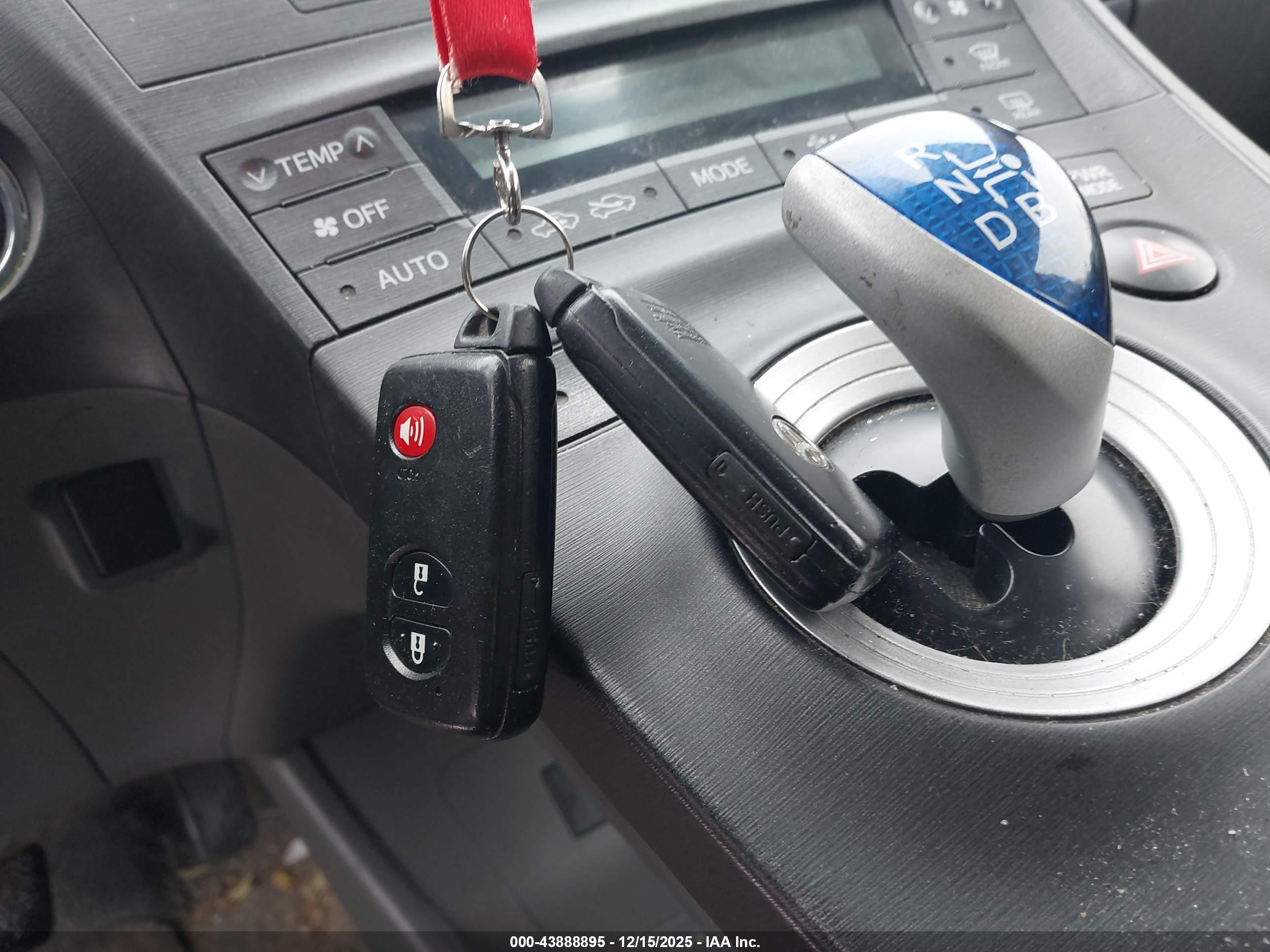 TOYOTA PRIUS image 11