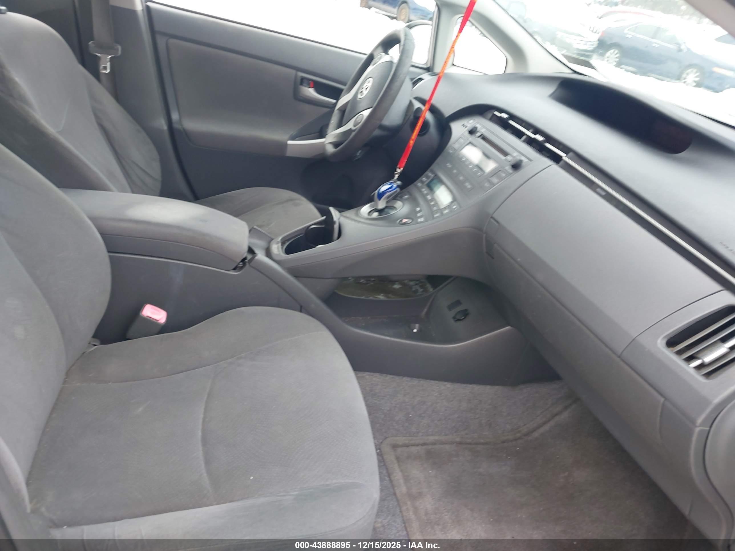 TOYOTA PRIUS image 5