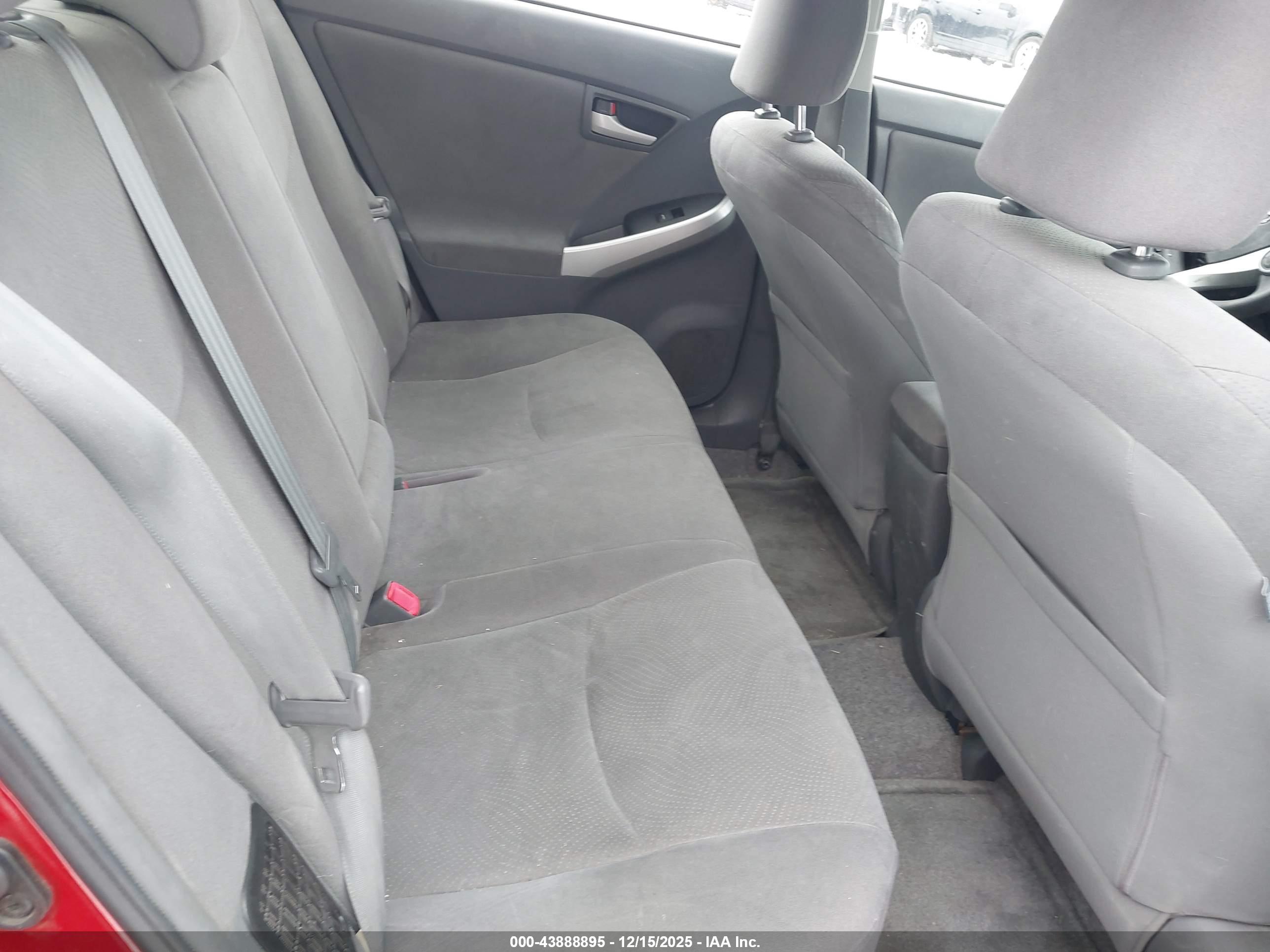 TOYOTA PRIUS image 8