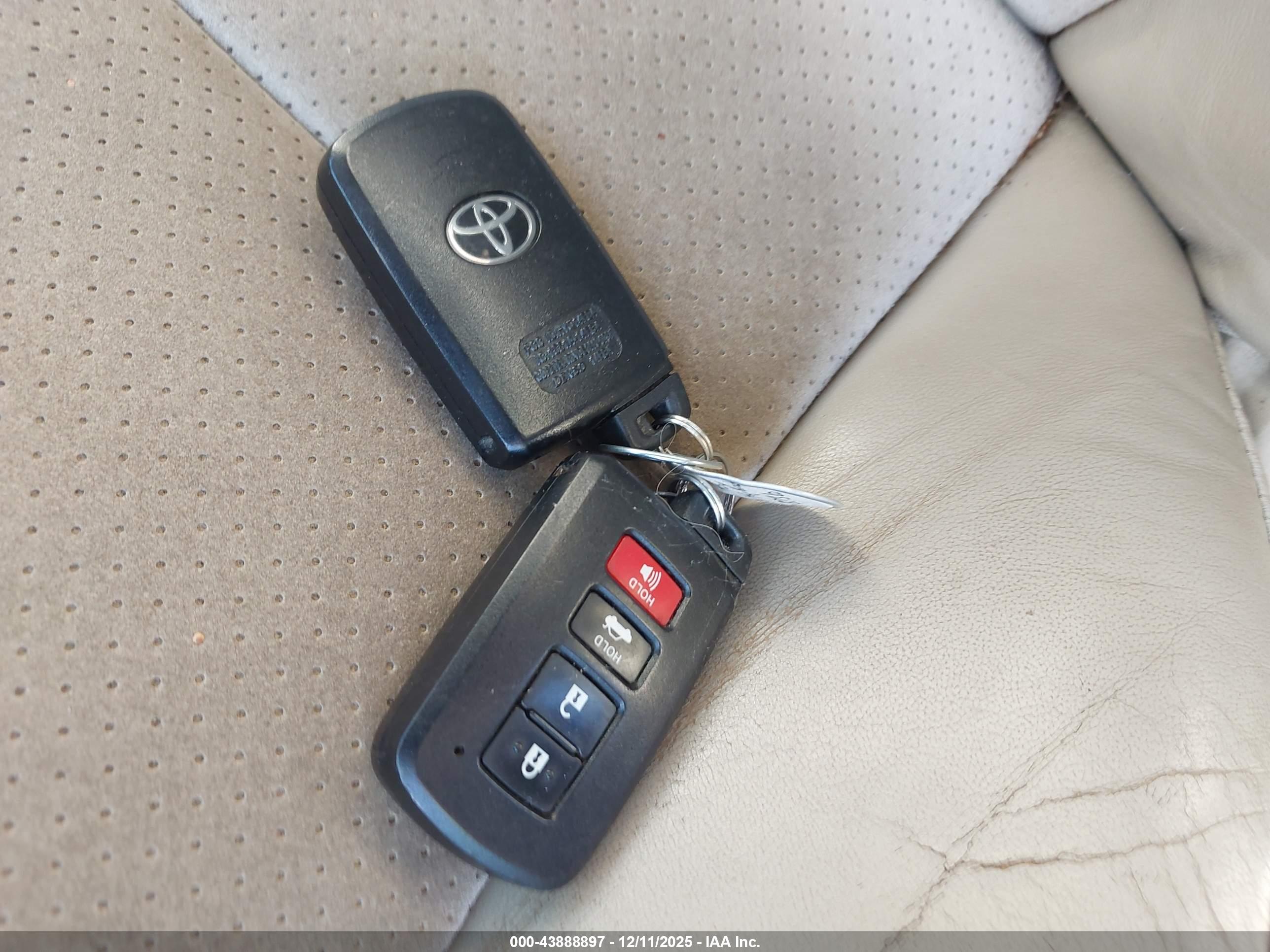 TOYOTA CAMRY image 11