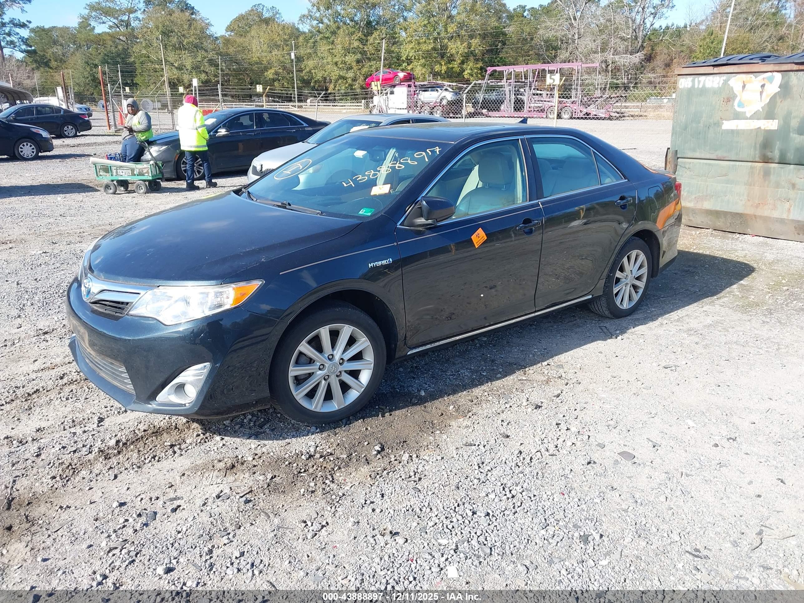 TOYOTA CAMRY image 2